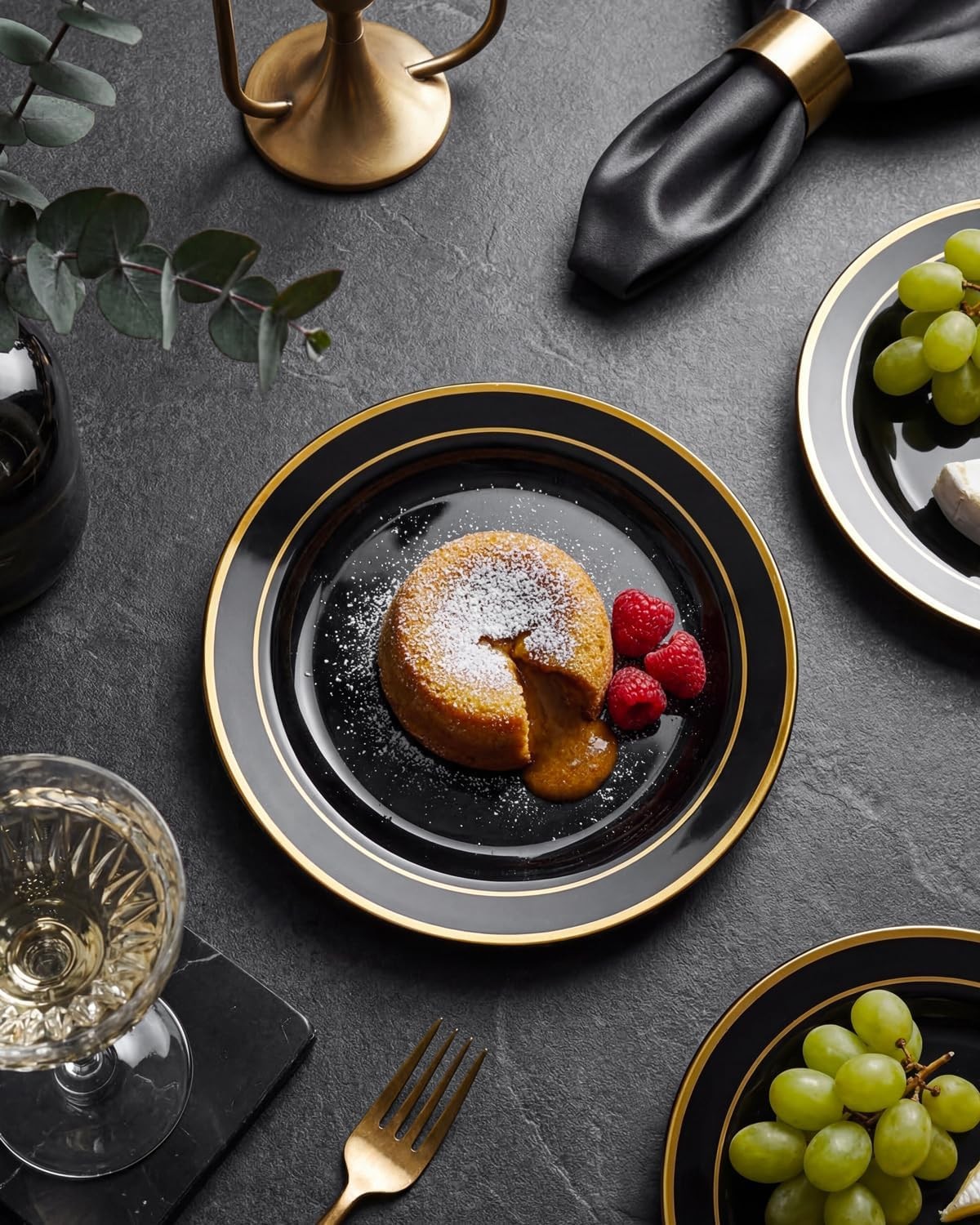 bUCLA 200PCS Black and Gold Plastic Plates – 6.25inch Black with Gold Rim Disp