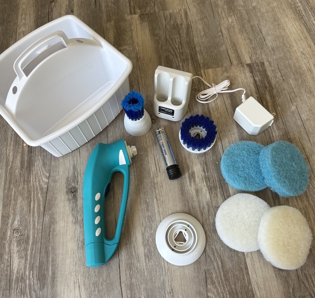 Black & Decker Scum Buster Kit Cordless Tub And Tile Scrubber SB500 new open box