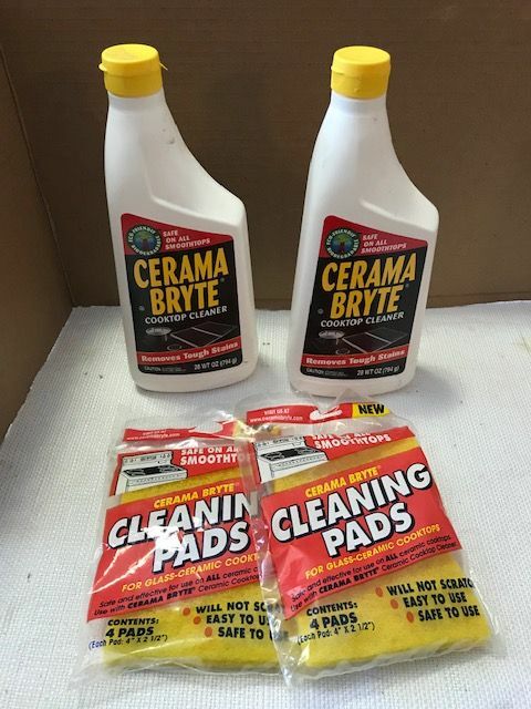 Cerama Bryte Cooktop Cleaner 28 Ounce – 2 Pack Bottles w/ 8 Cerama Cleaning Pads