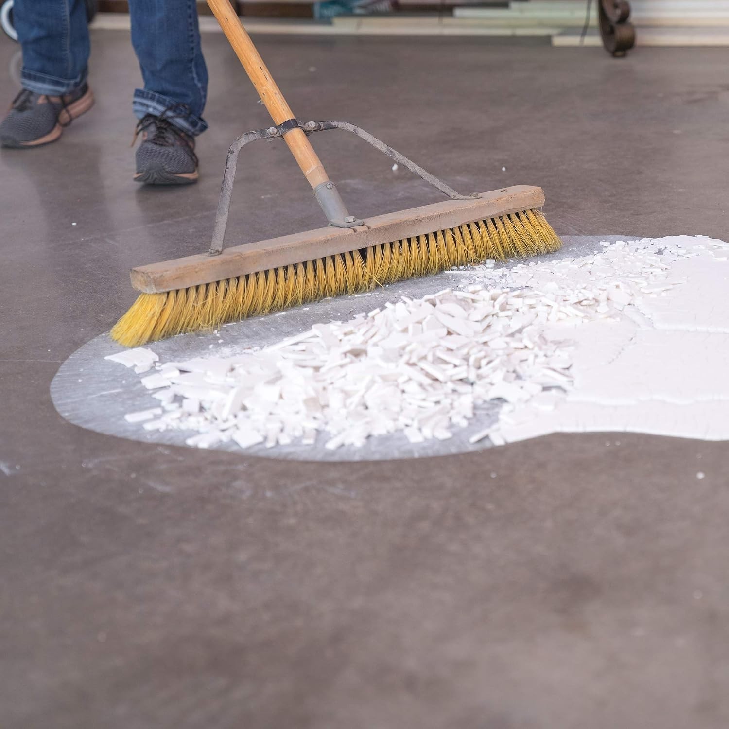 Oil & Grease Stain Remover 1 Gallon for Porous Surfaces Concrete Stone Tile