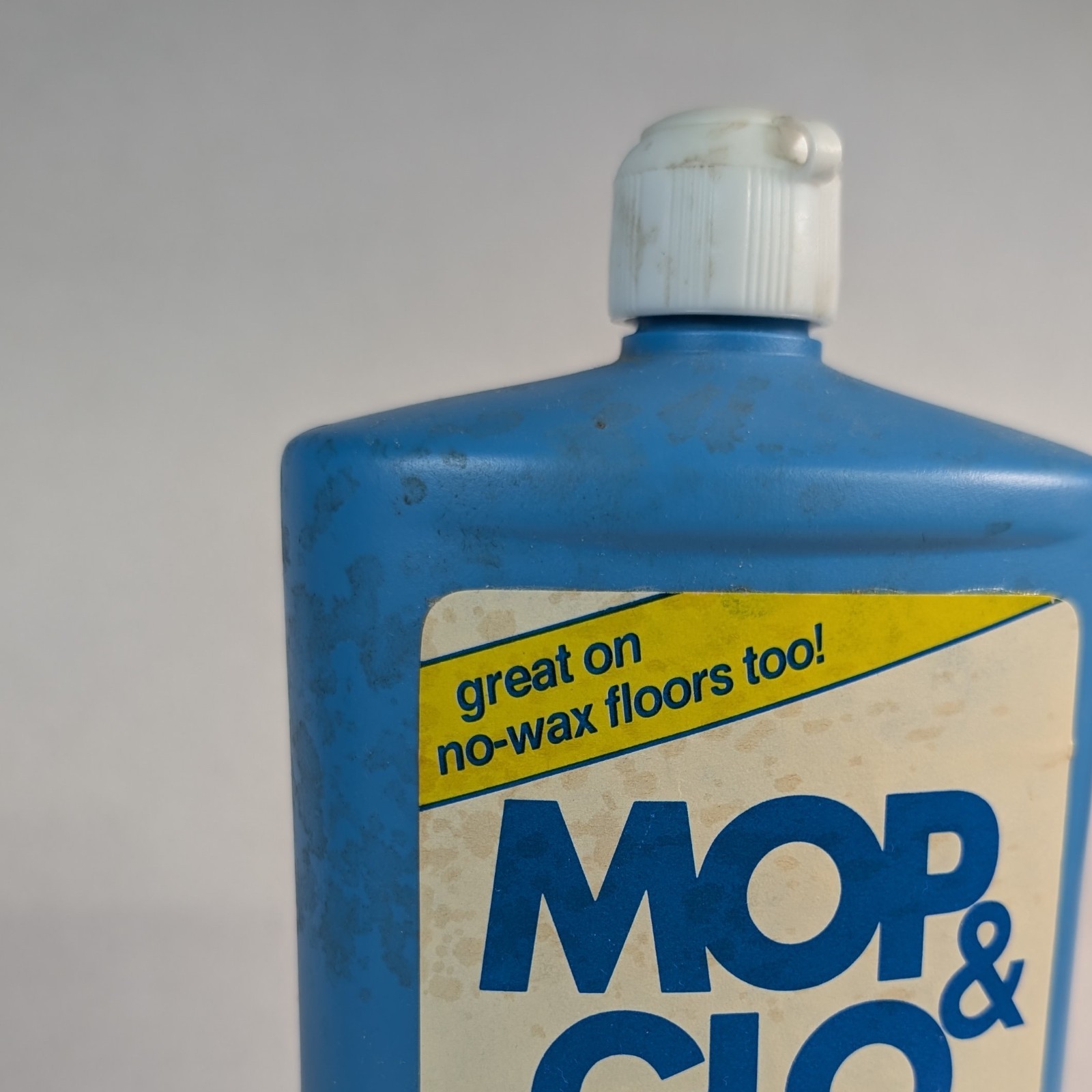 Vintage Mop & Glo Floor Shine Cleaner Movie Prop 1 Quart Bottle 32oz 1970s