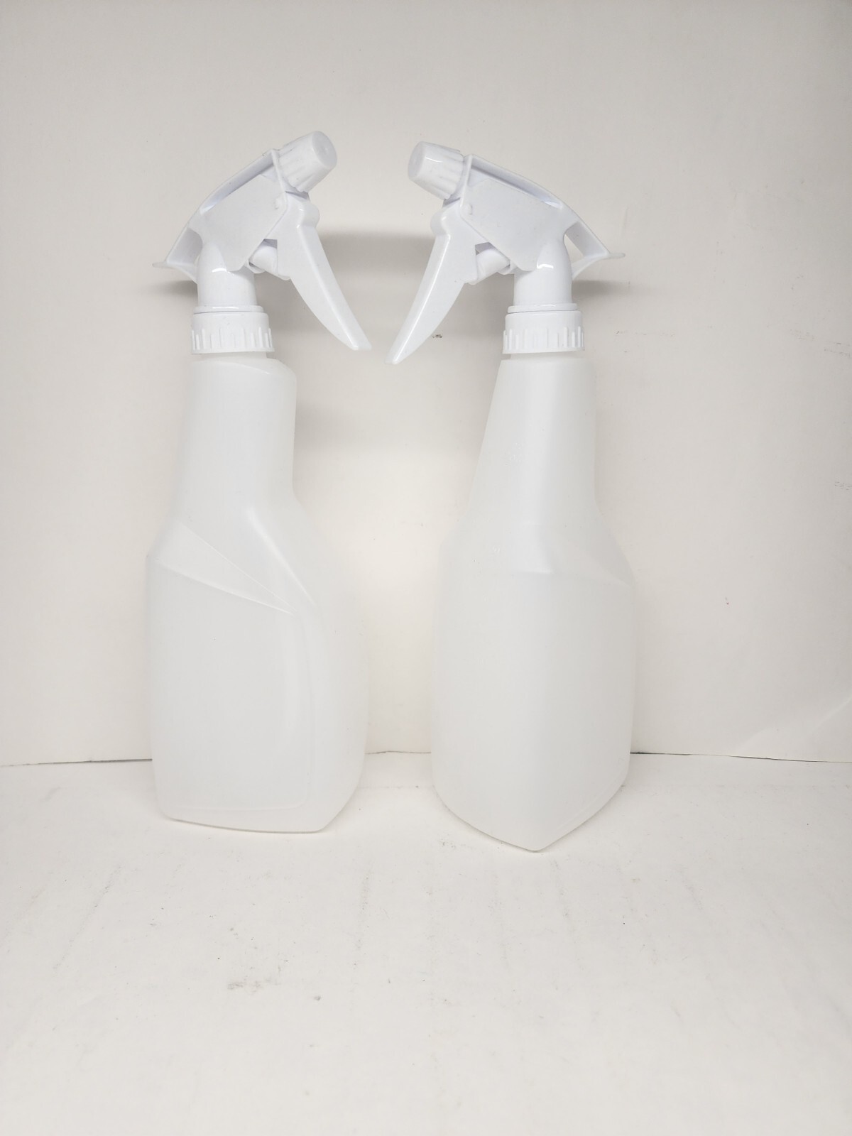 2 Heavy Duty Empty Plastic Trigger Spray Bottle 22oz Chemical Resistant Planting