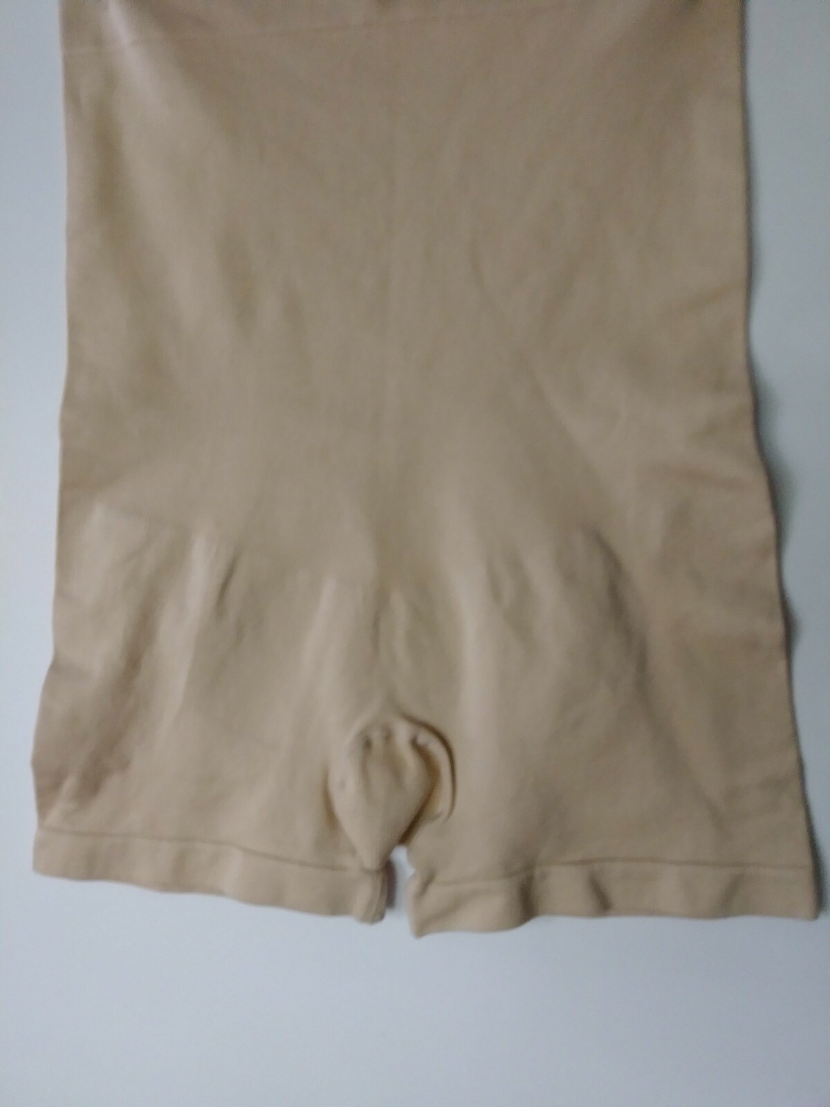 BLACK FUCHSIA HI-WAIST SEAMLESS BEIGE BRIEFER SZ M. NWOT.