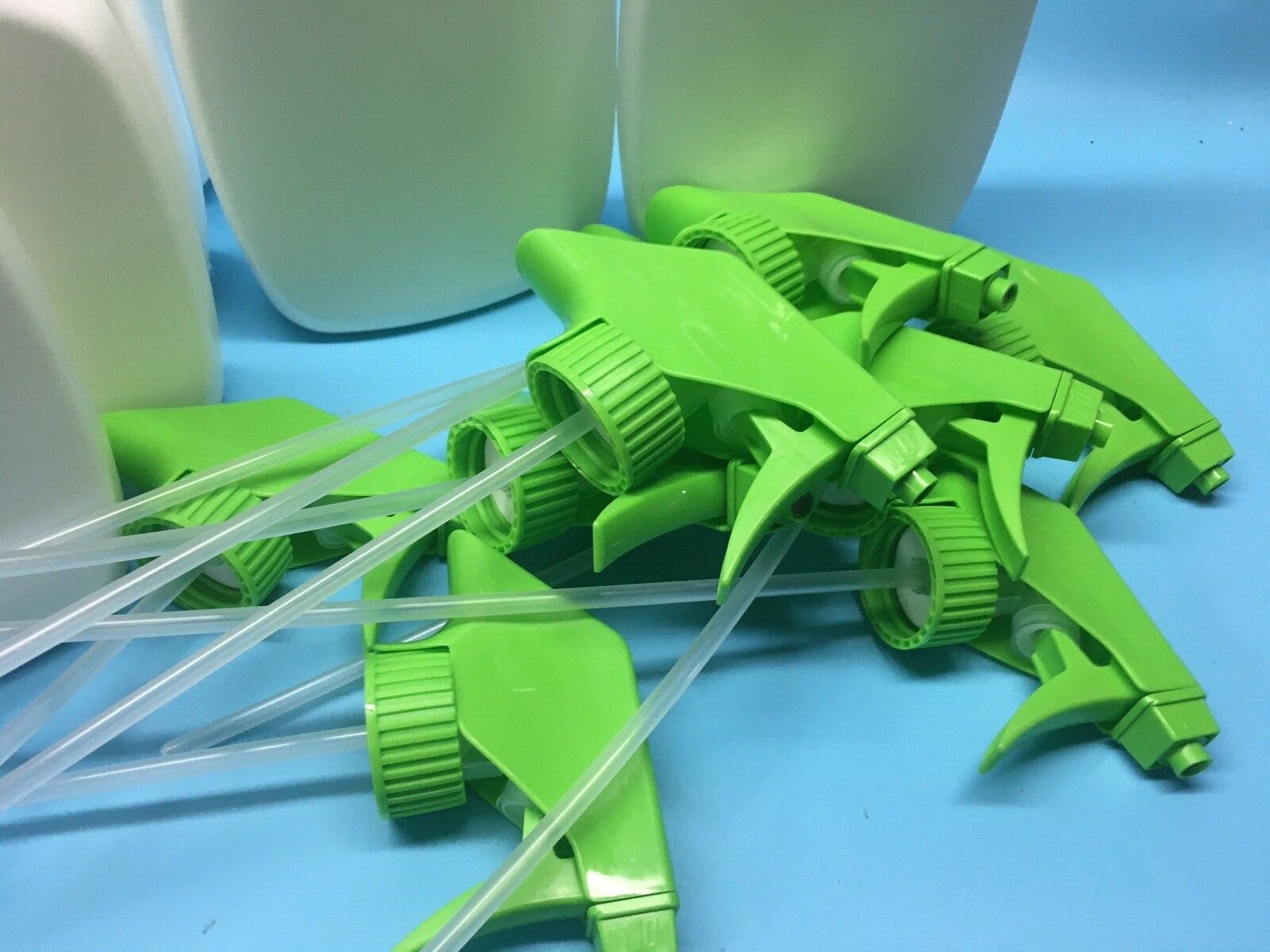 22 oz Spray Bottles and Spray Nozzles, Easy Grip ( Lot of 10 )