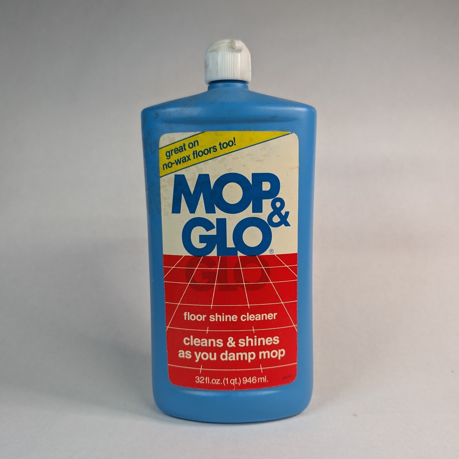 Vintage Mop & Glo Floor Shine Cleaner Movie Prop 1 Quart Bottle 32oz 1970s