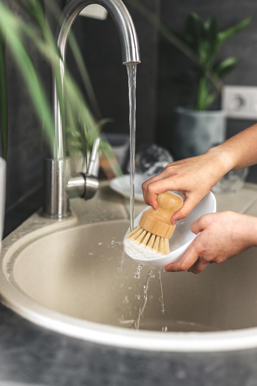 Bamboo Dish Scrub Brush for Kitchen Sink, Natural Wooden Washing Dish Brush S…