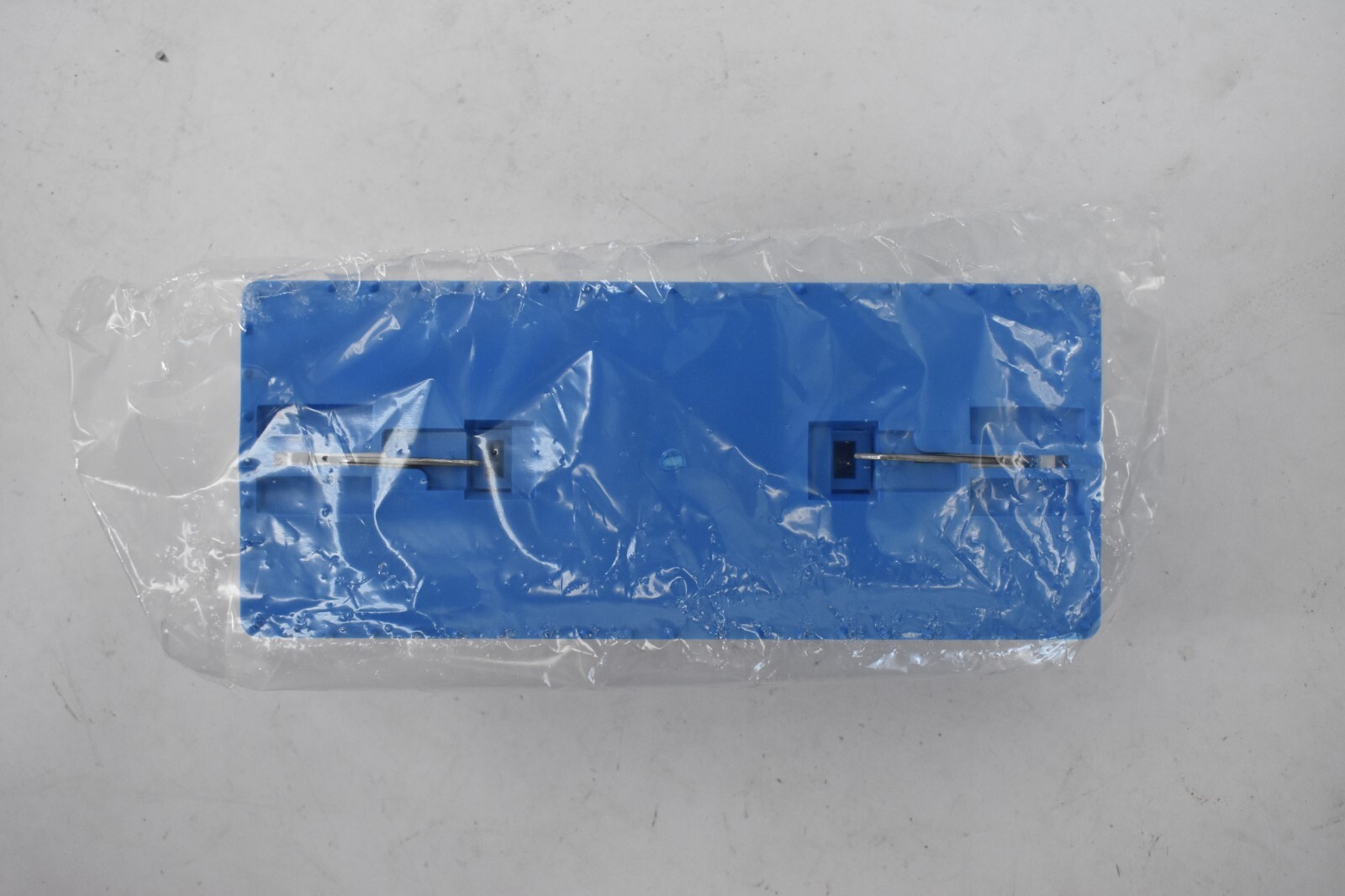 Vikan Scrub Pad Holder Blue 9″ L Replacement Unit 55103