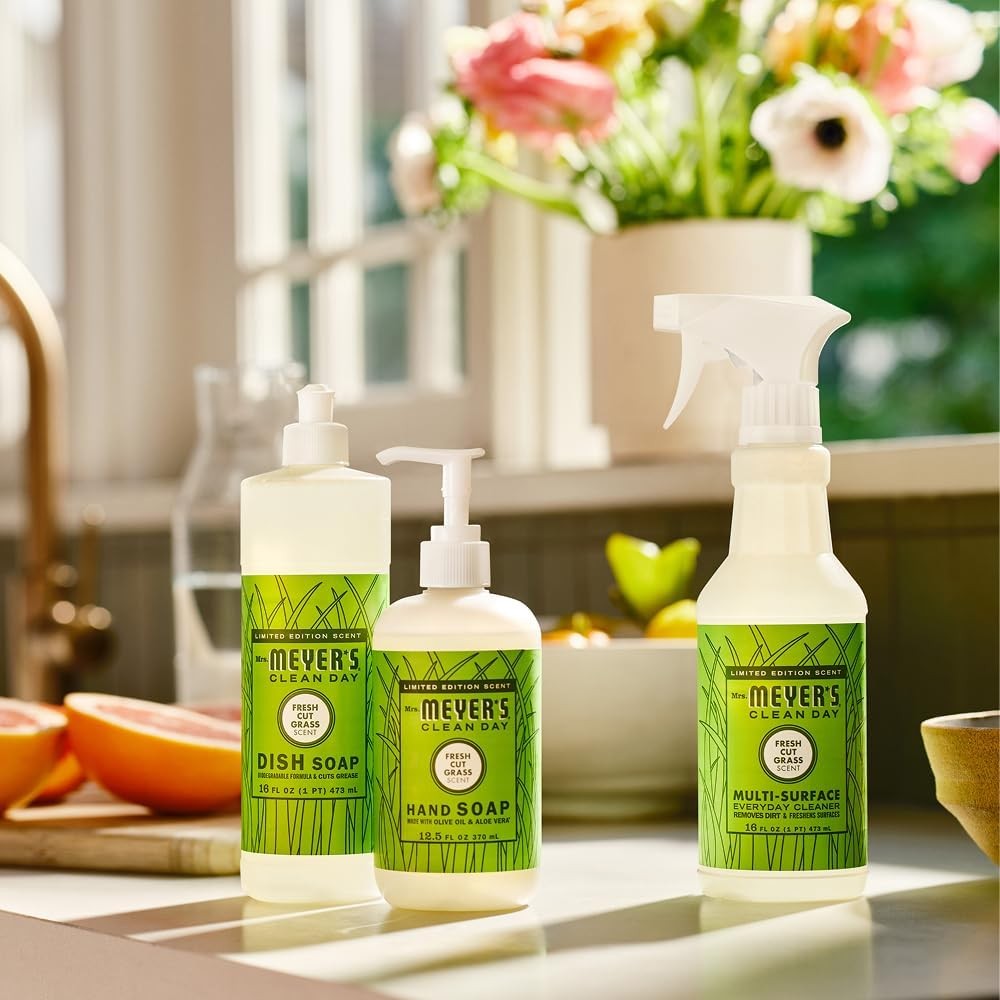 MRS. MEYER’S CLEAN DAY Liquid Dish Soap, Fresh Cut Grass Scent, 16 Ounce Bottle