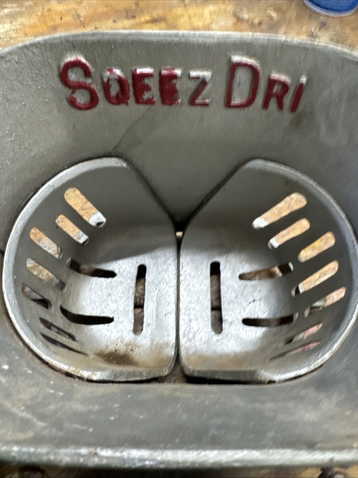 Sqeez Dri Modern Metal Products Ringer Cast Aluminium Mounted Laundry Cleaning