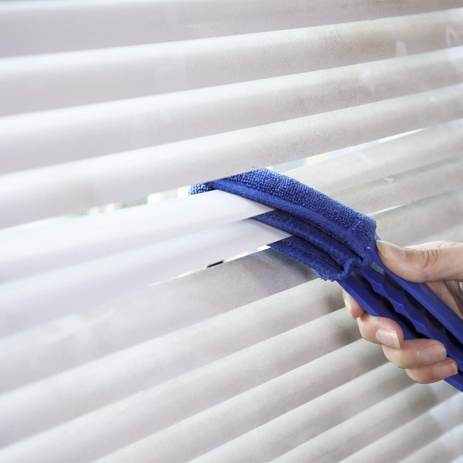 Enhanced Microfiber Blind Duster for Quick Dusting – 8.5″ Long with 5 Sleeves