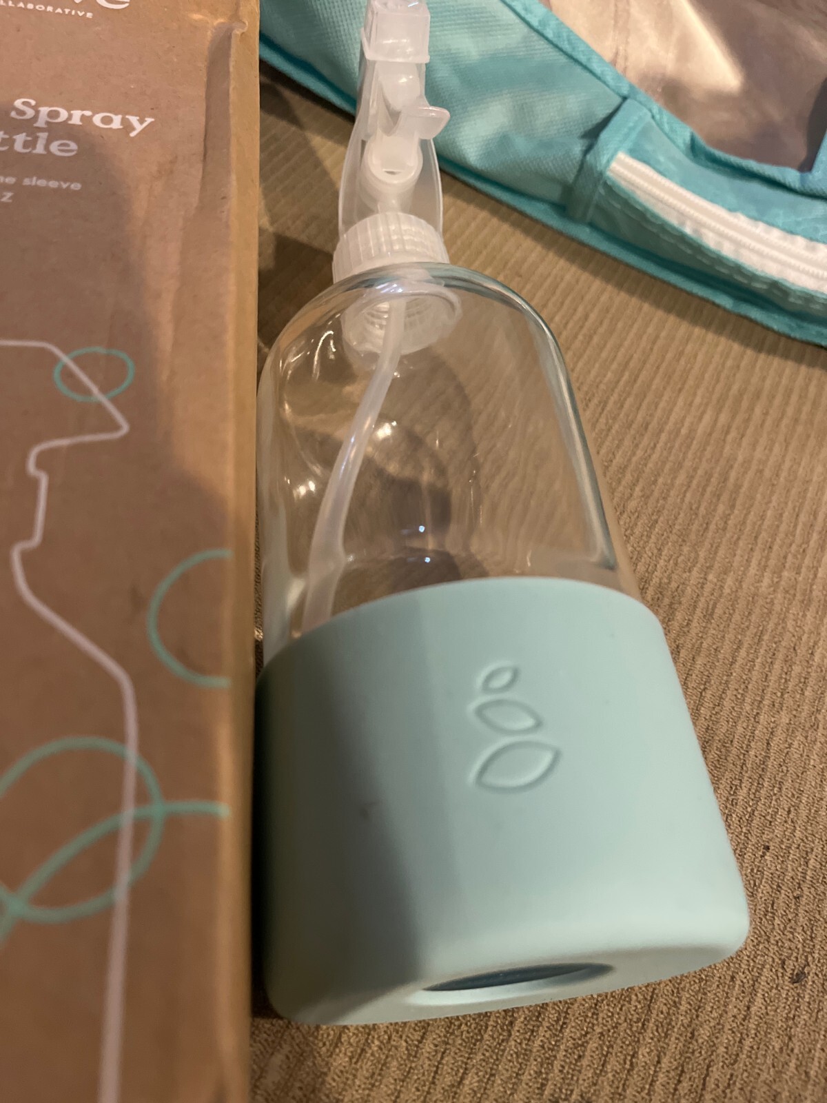 NIB Grove Collaborative 16 oz Glass Spray Bottle Silicone Sleeve Green