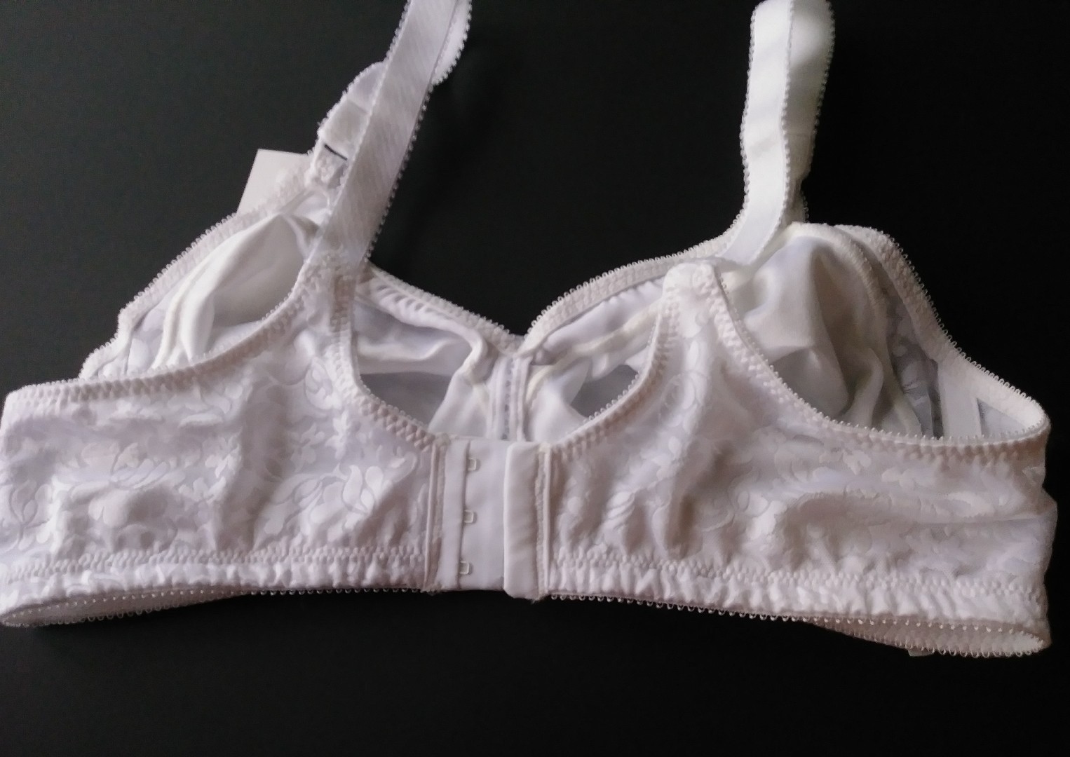 BALI BRA DOUBLE SUPPORT WIRE-FREE WHITE BRA SIZE 40-B STYLE# 3372 NWT SPA CLOSUR