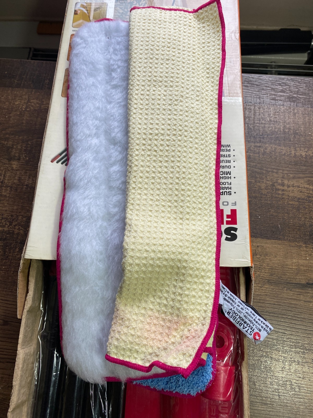 Scunci Floor Mop Kit – Micro Fiber Washable Pads Swivel Mop – NOS