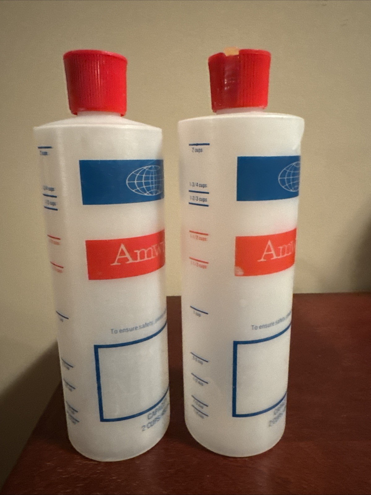 Two Vintage 1975 Amway Plastic Squirt Top Bottles 16 Oz Cleaner Dispenser 2 Cup