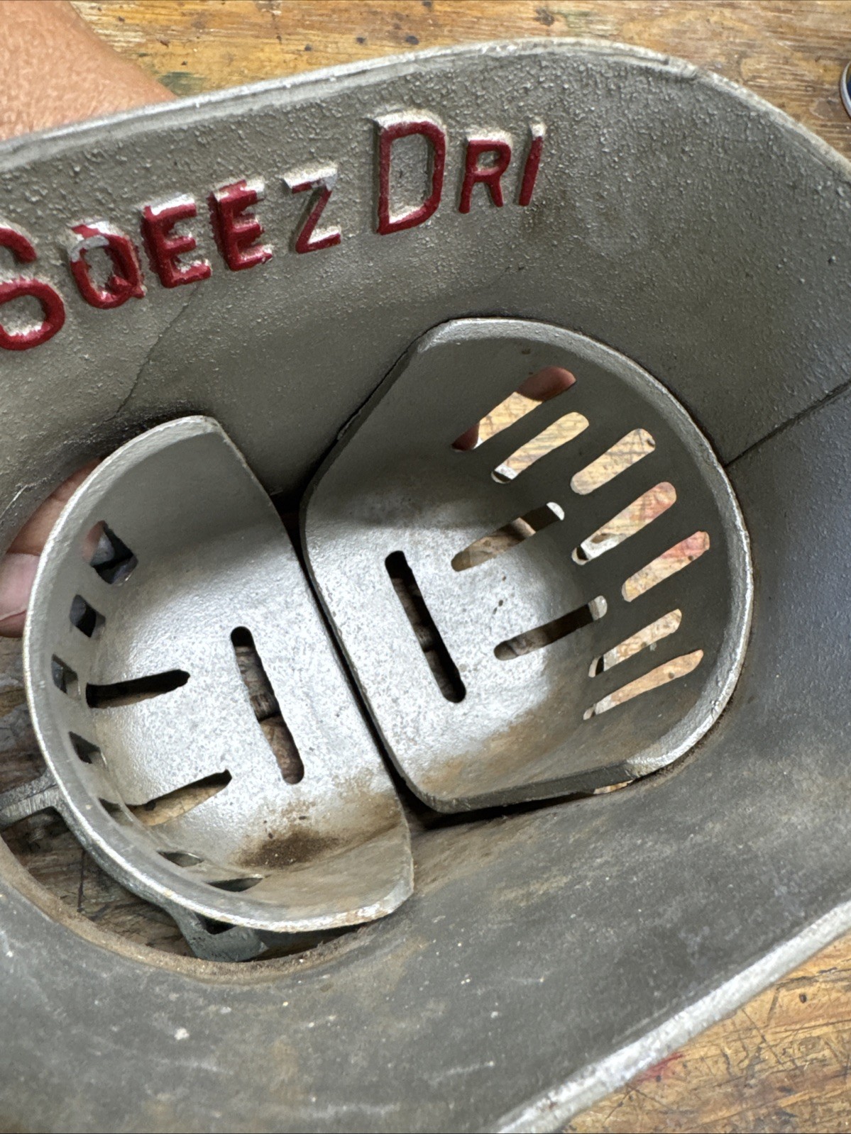 Sqeez Dri Modern Metal Products Ringer Cast Aluminium Mounted Laundry Cleaning