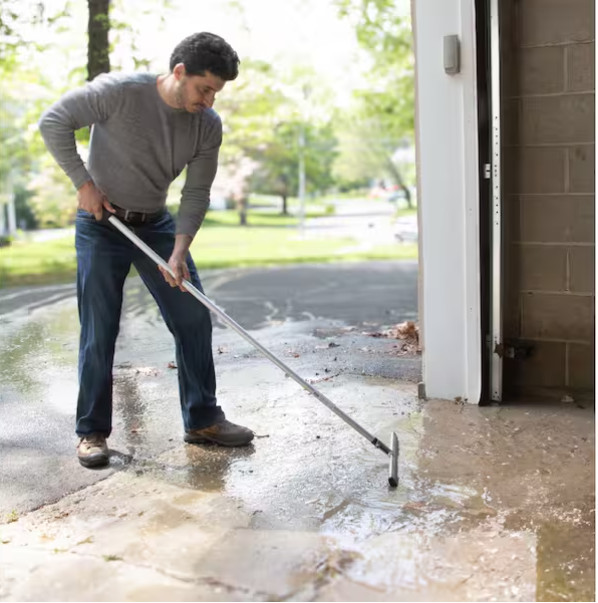18 in. Moss Rubber Floor Squeegee