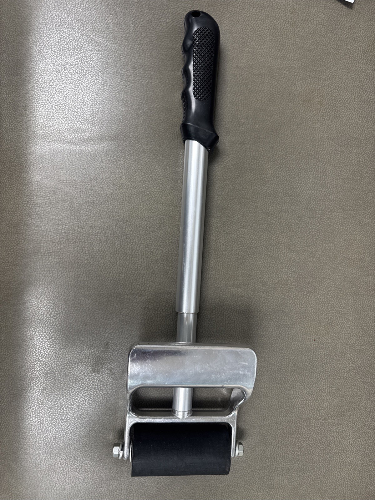 Prevail Grip Strip Single Wheel adjustable Hand-roller For Carpet Installation