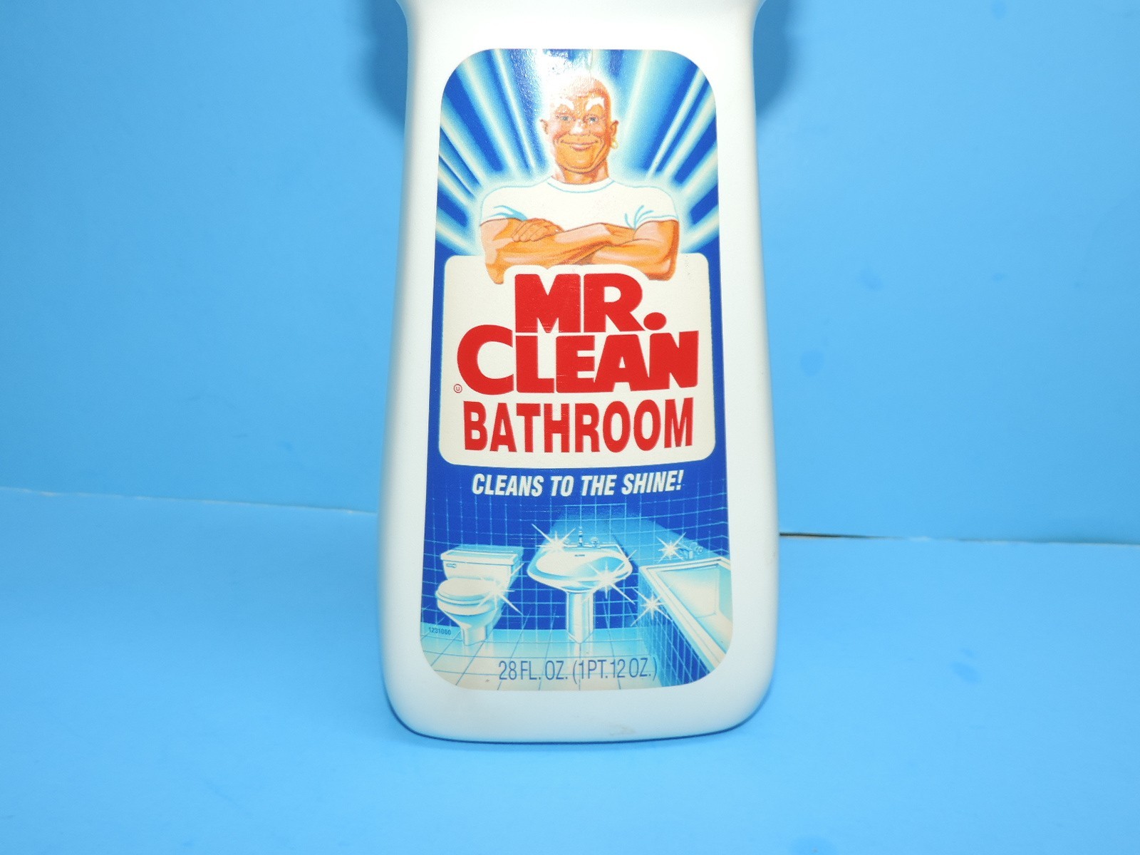 VTG. MR CLEAN BATHROOM CLEANER 28oz. BOTTLE 1992 SOAP SCUM RETRO MOVIE PROP