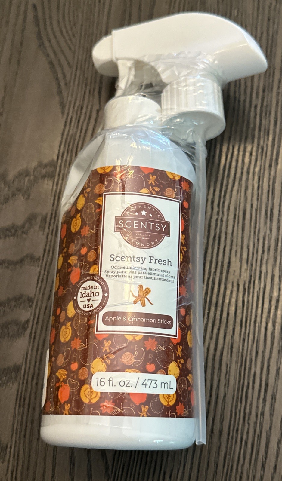 Scentsy Fresh Odor Eliminating Fabric Spray Apple & Cinnamon Sticks 16 fl oz