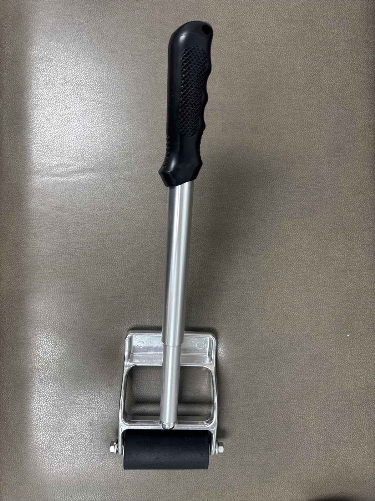 Prevail Grip Strip Single Wheel adjustable Hand-roller For Carpet Installation