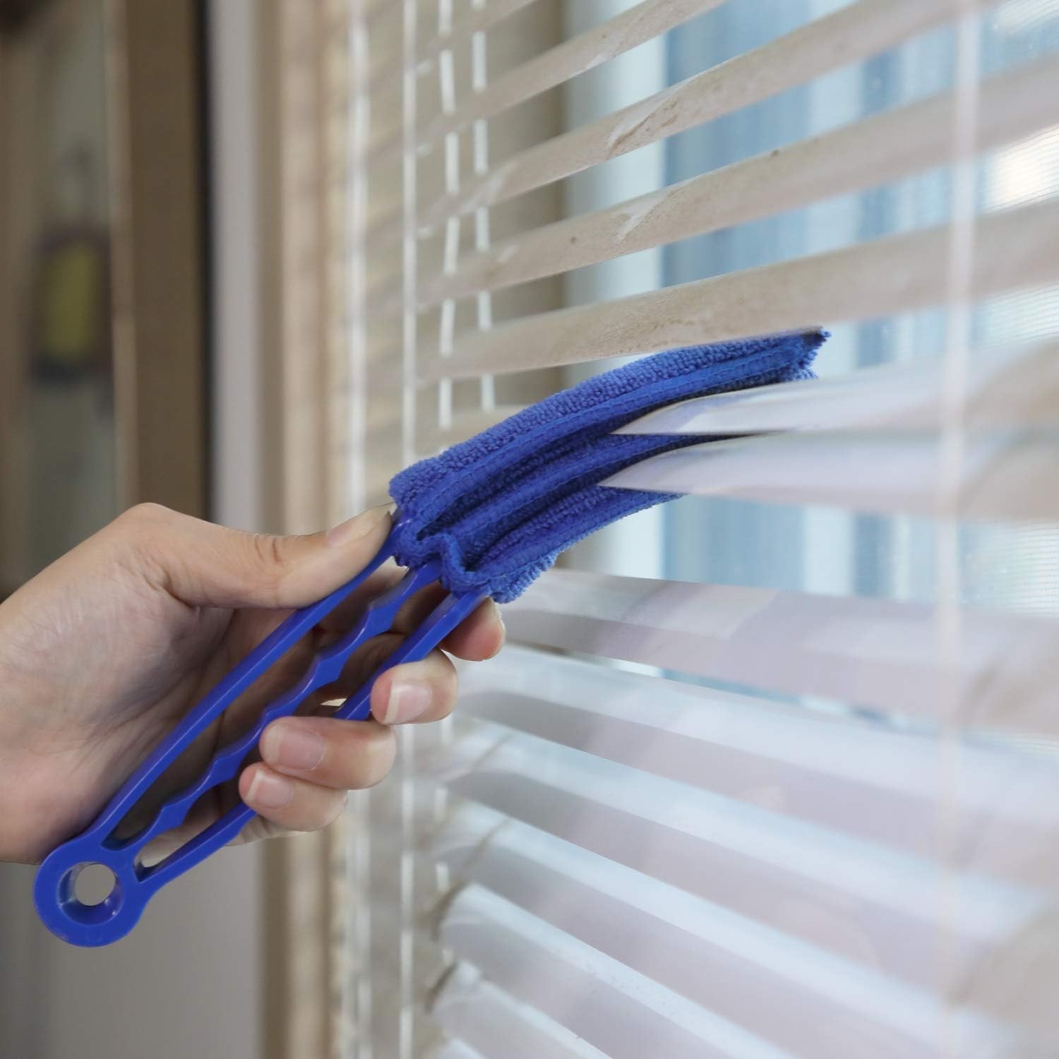 Enhanced Microfiber Blind Duster for Quick Dusting – 8.5″ Long with 5 Sleeves