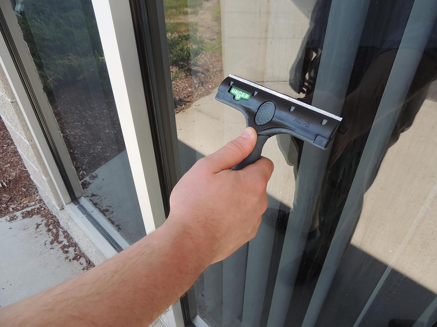 Commercial Ergotec® Ninja 4″ Glass Scraper with Blade and Safety Cap – Adjustabl