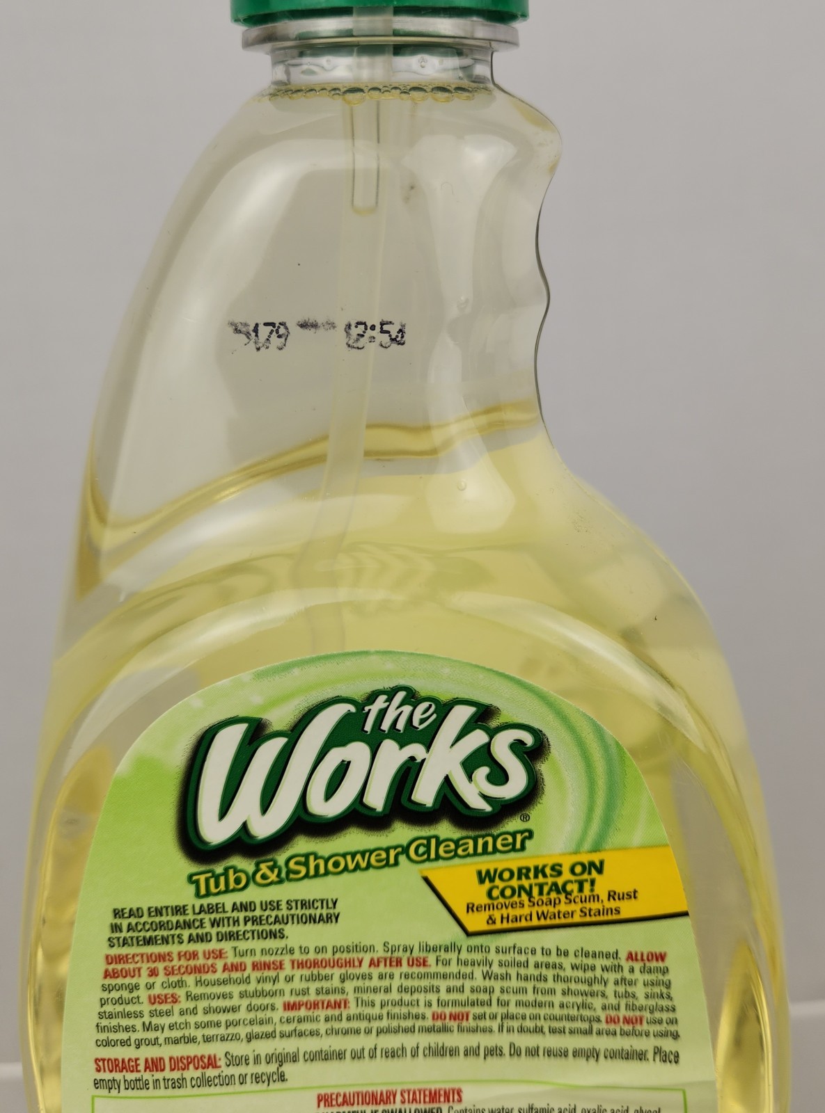 The Works Tub & Shower Cleaner Spray 32 Oz Soap Scum Rust Hard Water New HTF