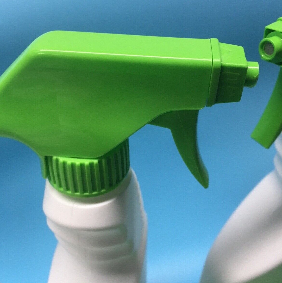 22 oz Spray Bottles and Spray Nozzles, Easy Grip ( Lot of 10 )