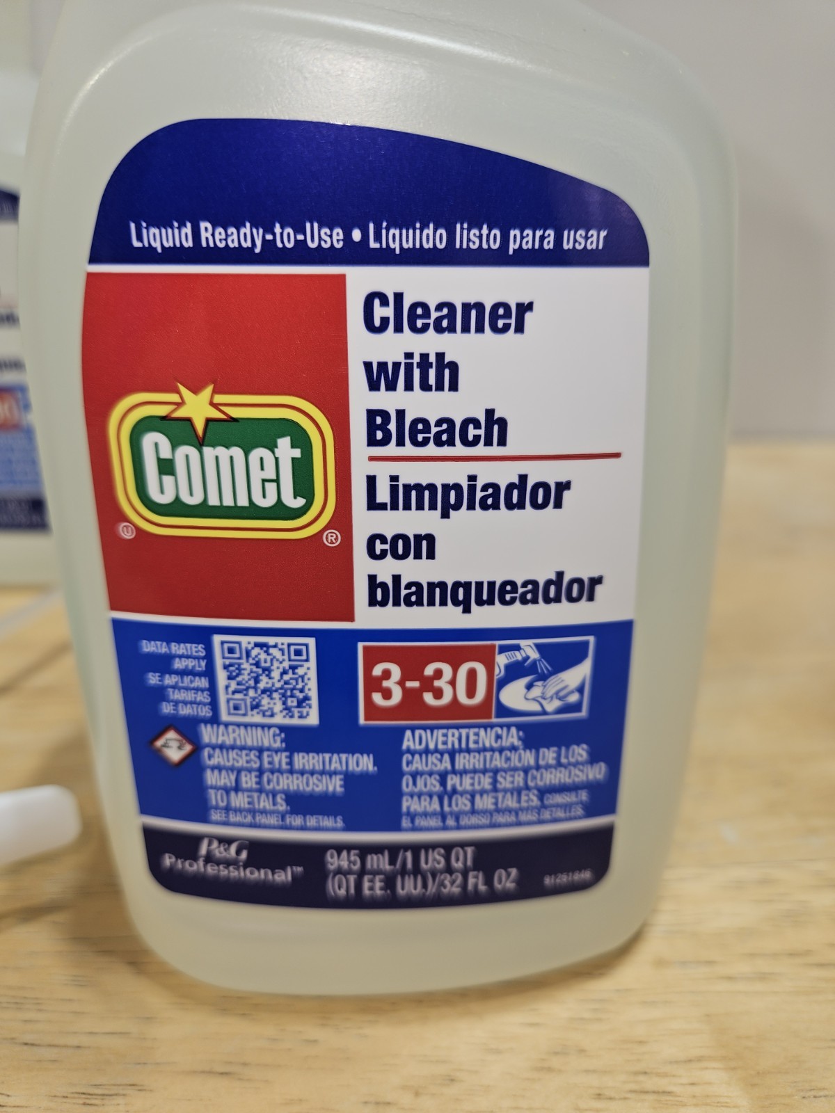 4 PACK! P&G Professional 32fl oz per bottle Comet Cleaner With Bleach
