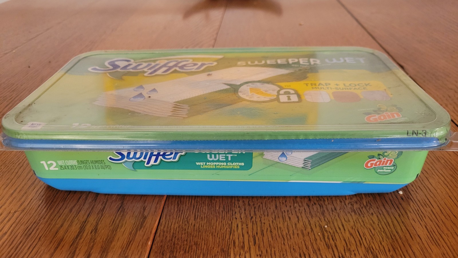 Swiffer Sweeper Wet Cloth Pad Refills, Gain Original Scent (12 Count)