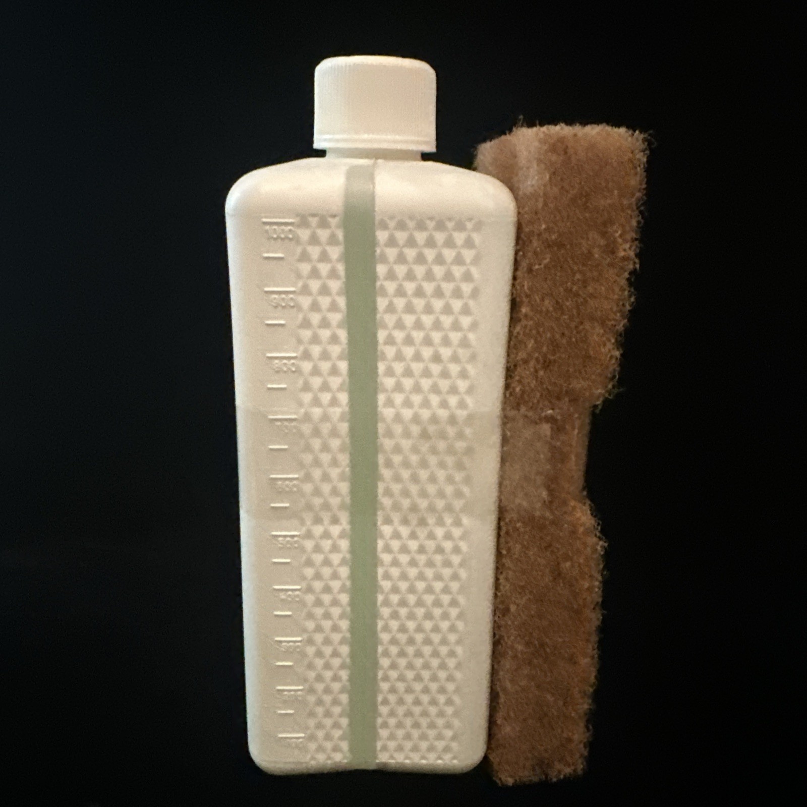 Kingsley Bate Water Based Cleaner for discolored gray teak-33 oz w/scouring pad
