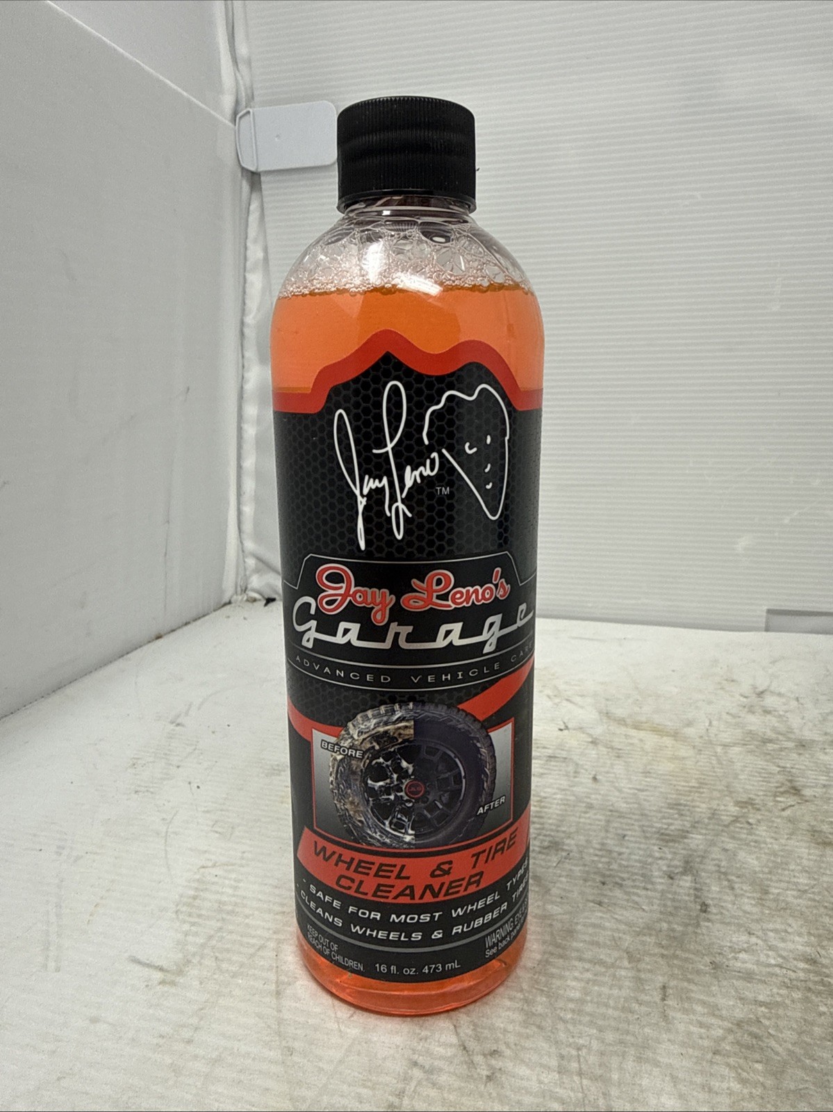 JAY LENO- Glass Cleaner Streakfree Invisible Glass 16 Oz. + Wheel & Tire Cleaner