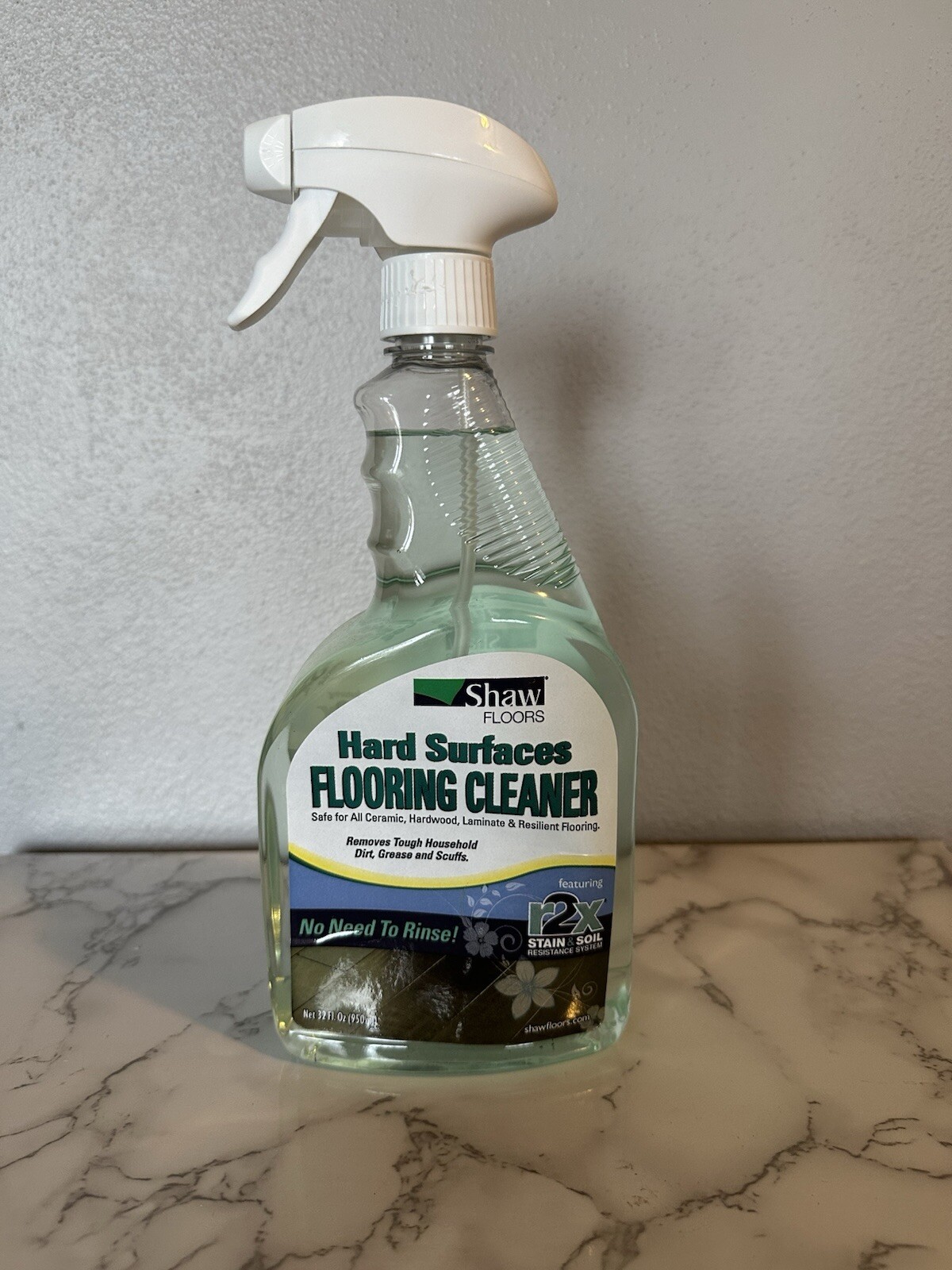 Shaw Floors Hard Surface Flooring Cleaner Spray 32 Oz. R2X.