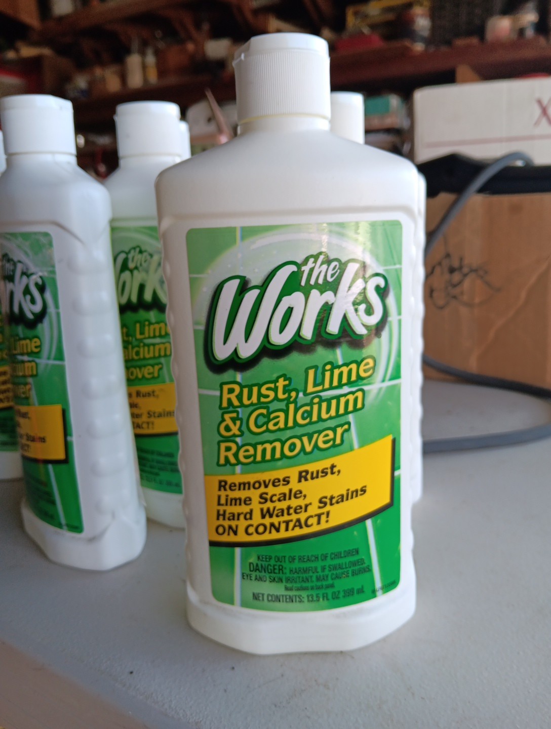 (1) The Works Rust Lime And Calcium Remover 13.5oz