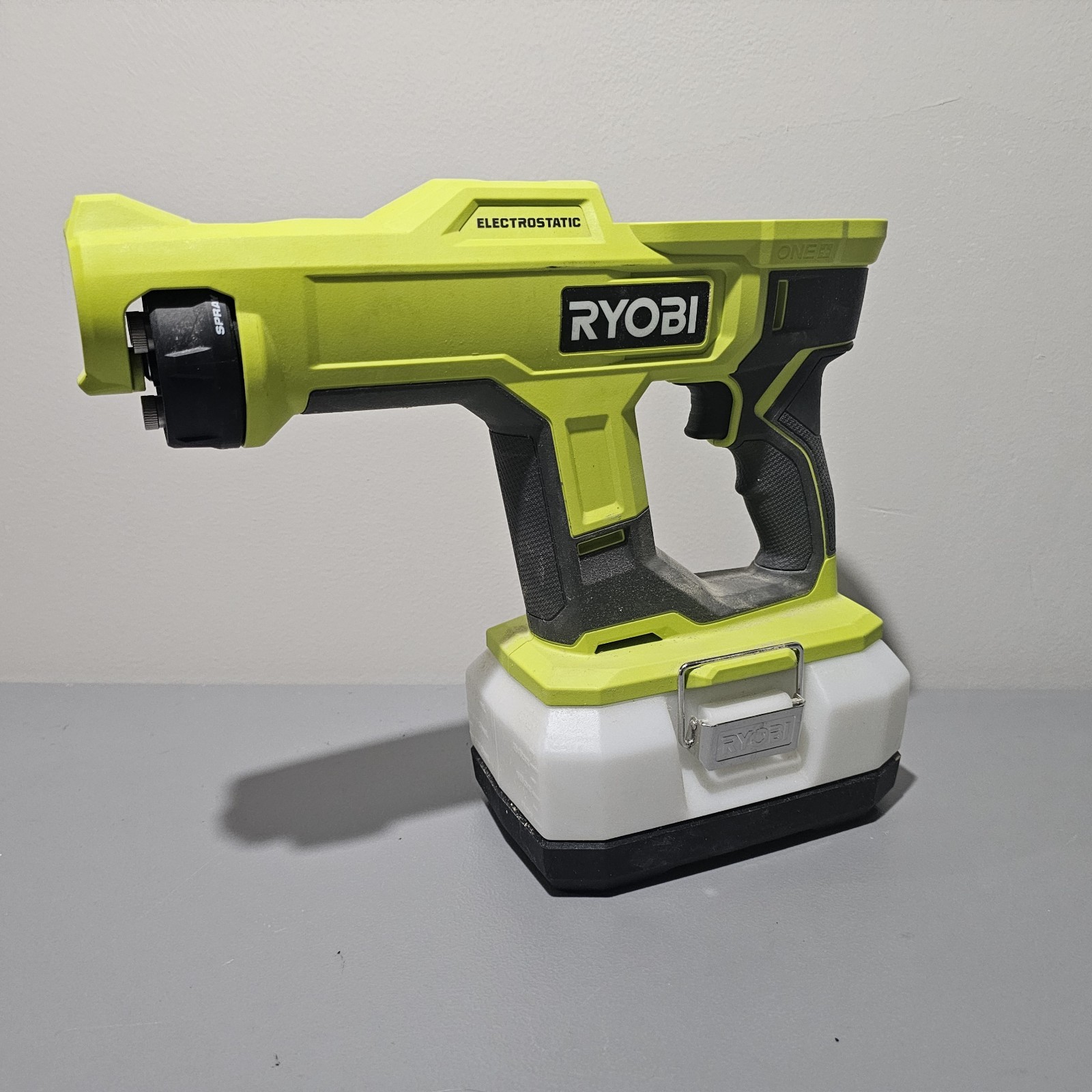 RYOBI ONE+ 18V Cordless Electrostatic Handheld Sprayer PSP02 0.5 Gal Tank