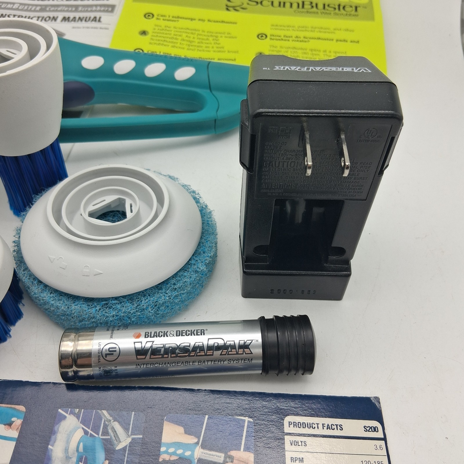 Black & Decker ScumBuster Kit Cordless Tub Tile Scrubber VersaPak Battery TESTED