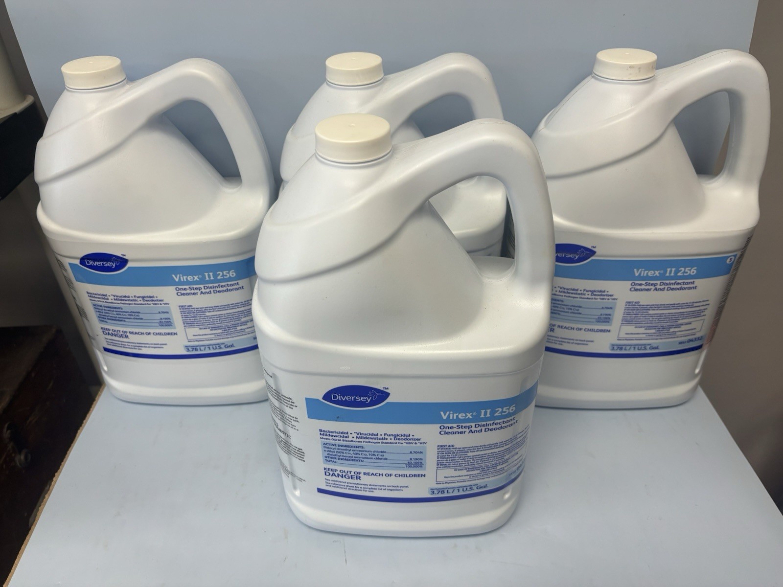 Diversey VIREX II 256 One Step Cleaner & Deodorant Liquid 1 Gallon