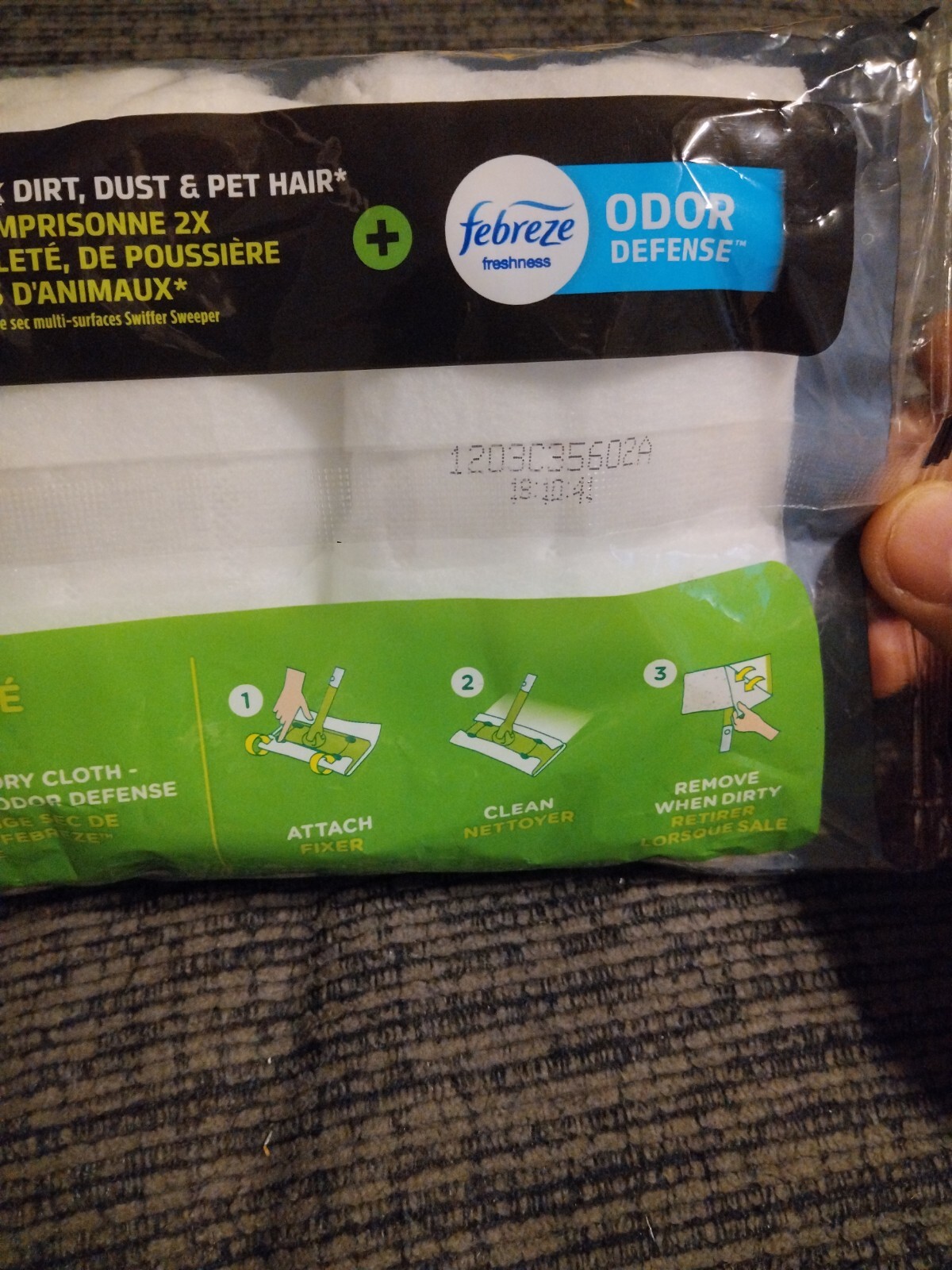 Swiffer Heavy Duty Pet Dry Cloth Pad Refills, Febreze Odor Defense (4 Count)
