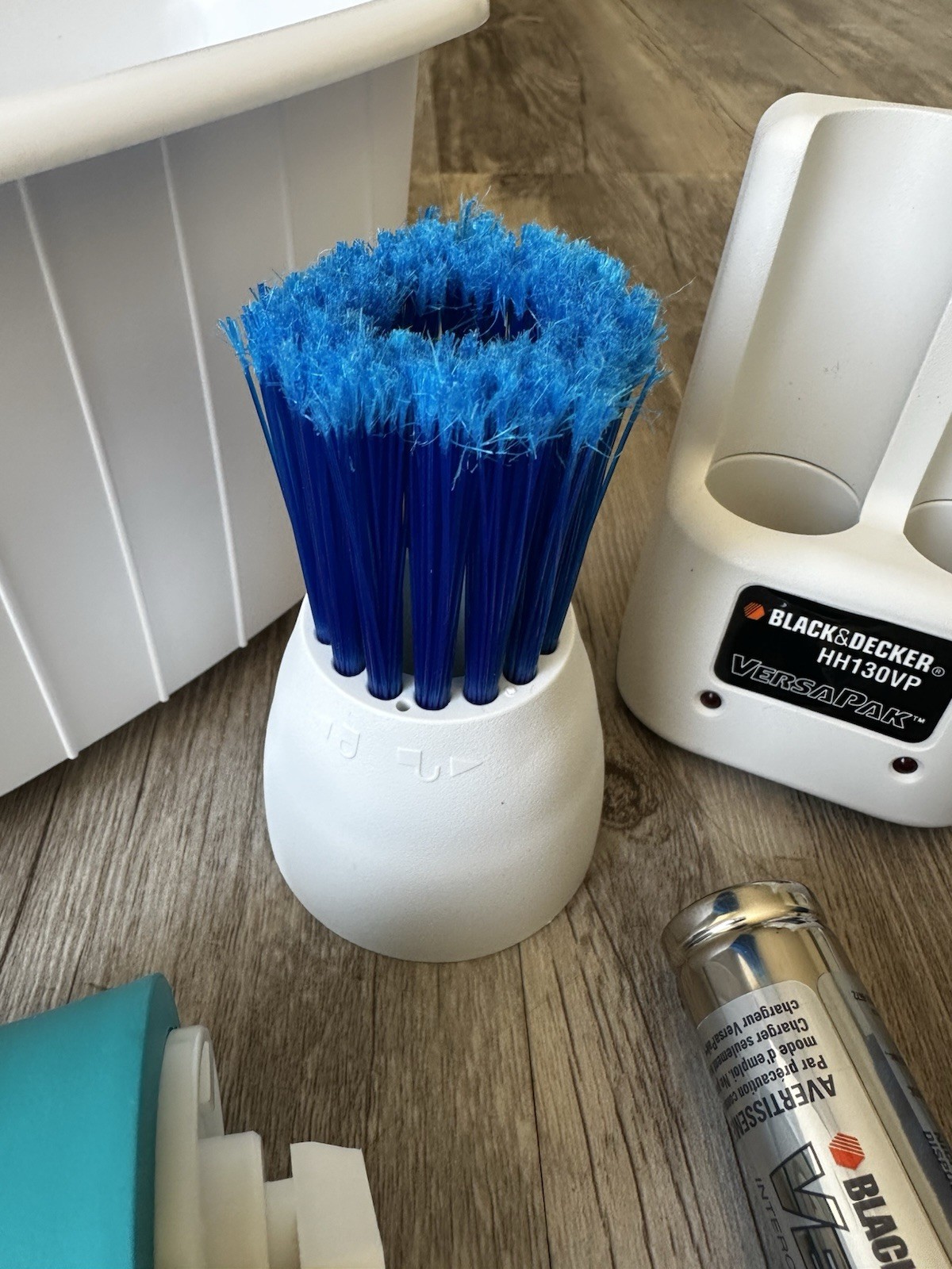Black & Decker Scum Buster Kit Cordless Tub And Tile Scrubber SB500 new open box