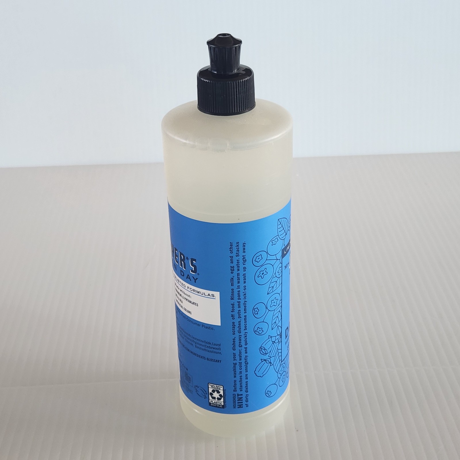 Mrs. Meyer’s Clean Day Liquid Dish Soap, Blueberry Scent, 16 Ounce Bottle LE