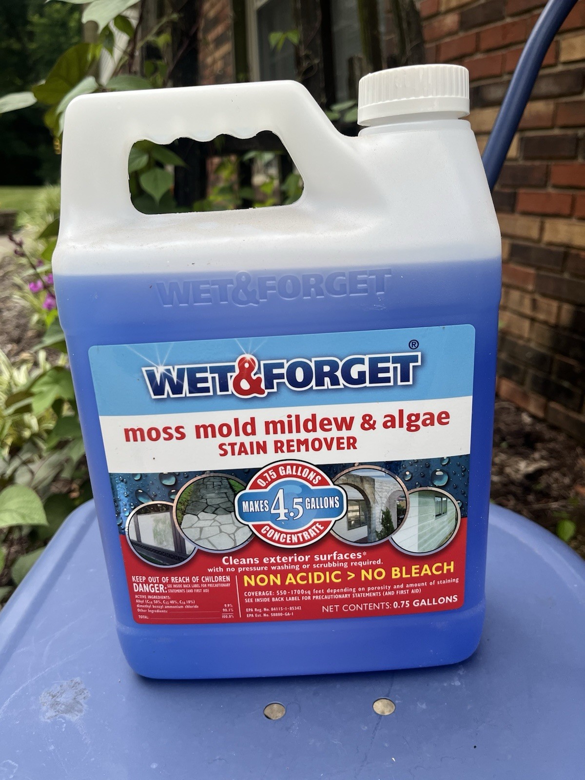 Wet & Forget Outdoor Cleaner Concentrate 0.75 Gallons Exterior Surfaces