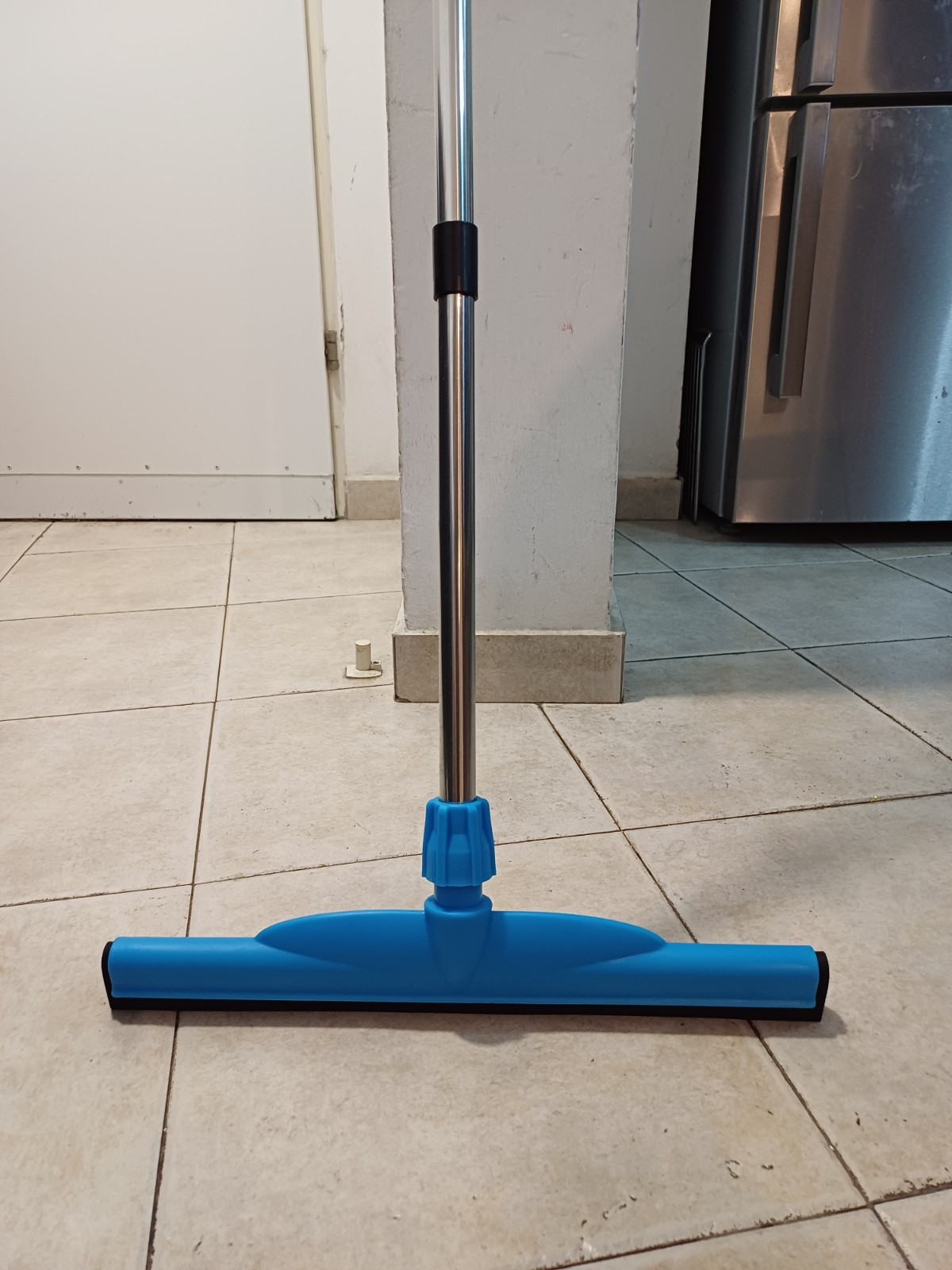 Heavy-Duty 17″ Floor Squeegee + 59″ Telescopic Long Handle For Thorough Cleaning