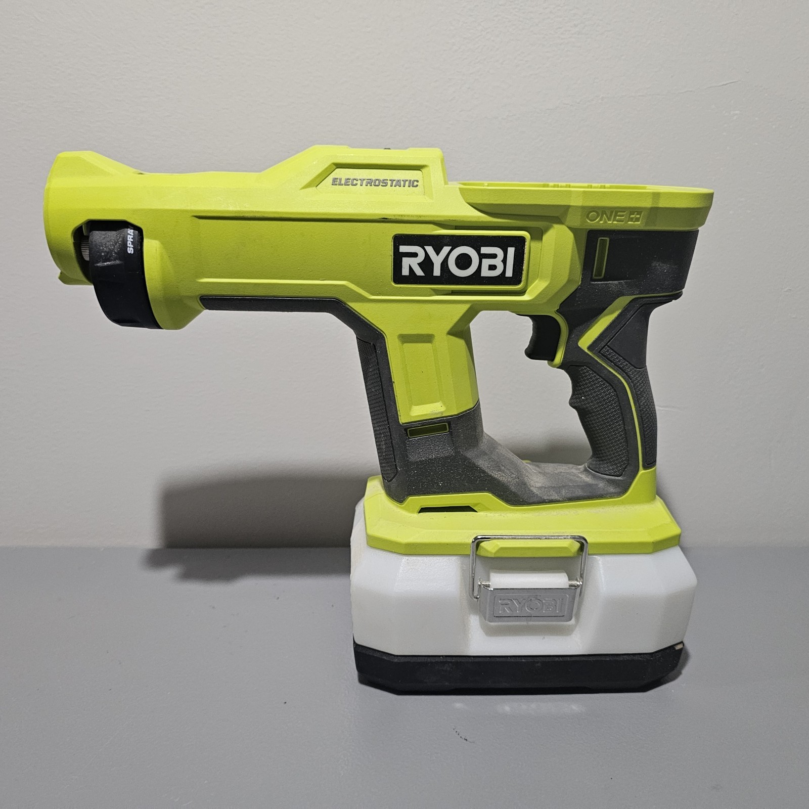 RYOBI ONE+ 18V Cordless Electrostatic Handheld Sprayer PSP02 0.5 Gal Tank