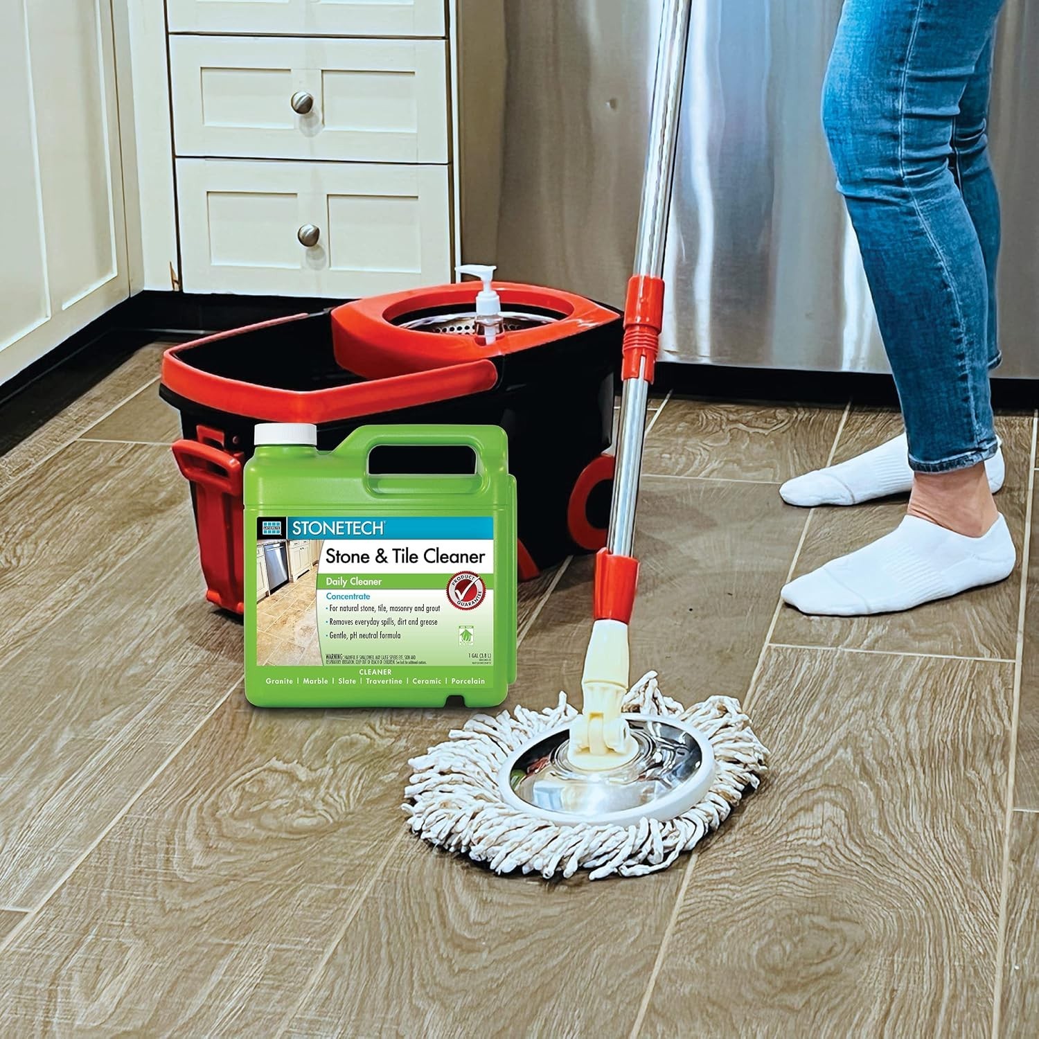 Stone Tile Cleaner 1 Gallon 3.8L .