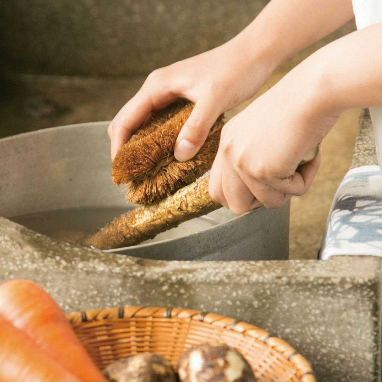 “TAWASHI” VEGETABLE SCRUB BRUSH