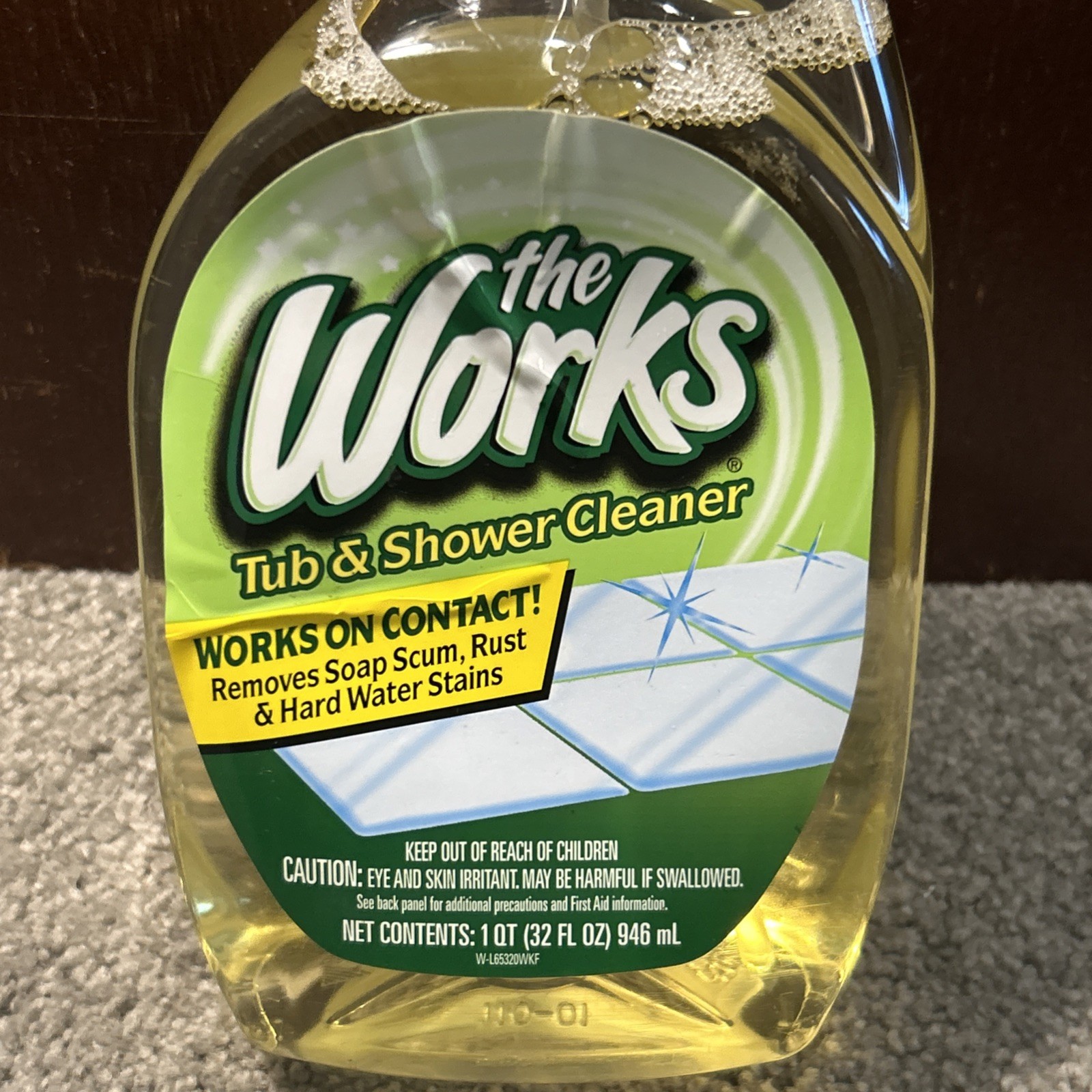 90% Full – The Works Tub & Shower Cleaner, Removes Soap Scum & Rust 32oz