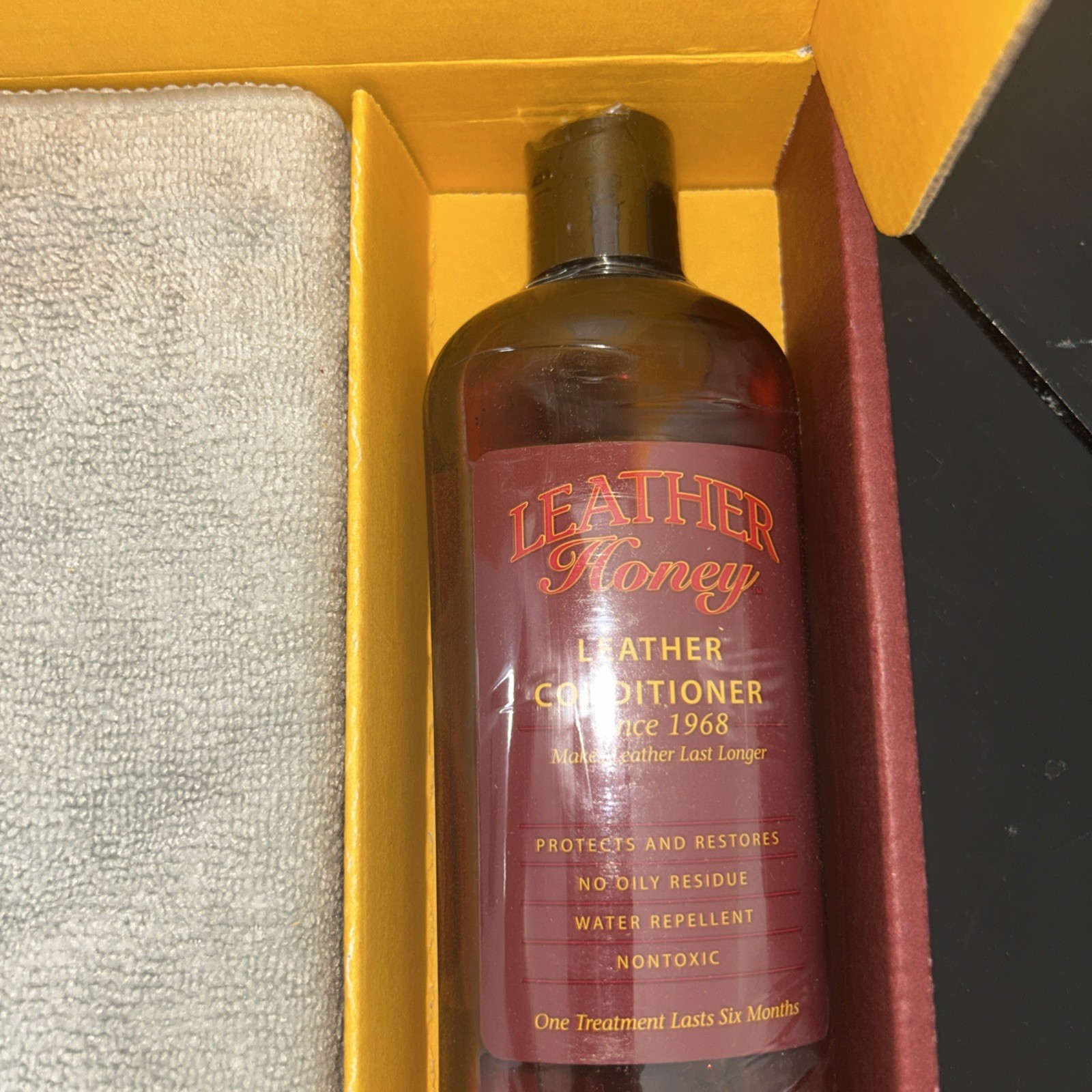 Leather Honey Complete Leather Care Kit: Cleaner, Conditioner, 2 Cloths sealed