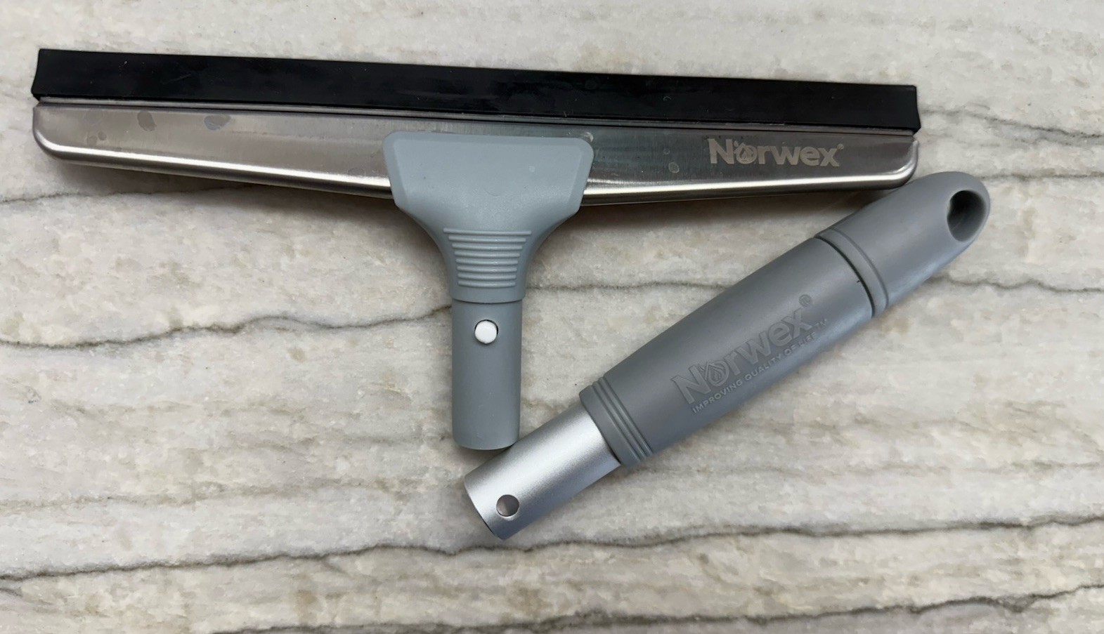 NEW Norwex Squeegee and Multi Use Handle