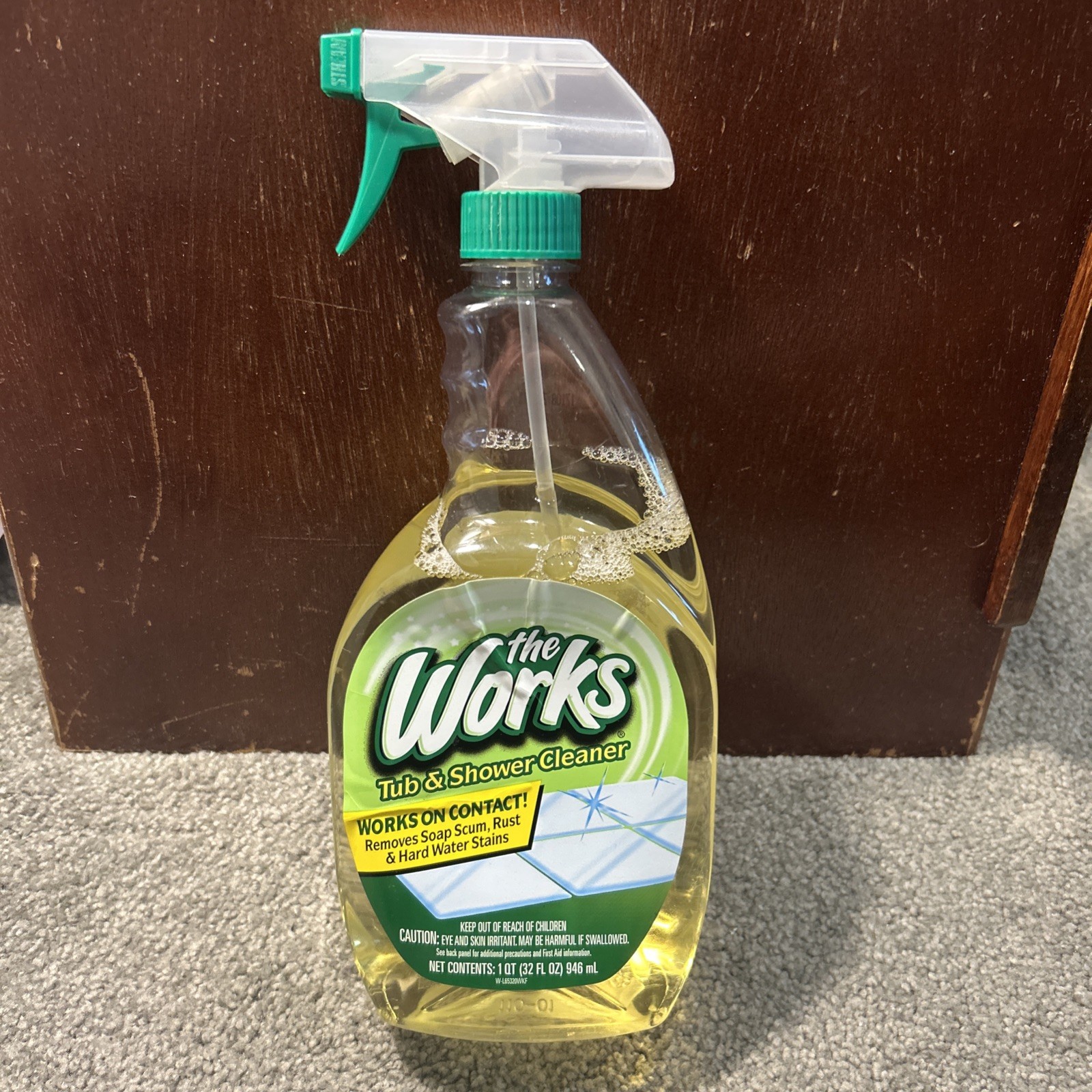 90% Full – The Works Tub & Shower Cleaner, Removes Soap Scum & Rust 32oz