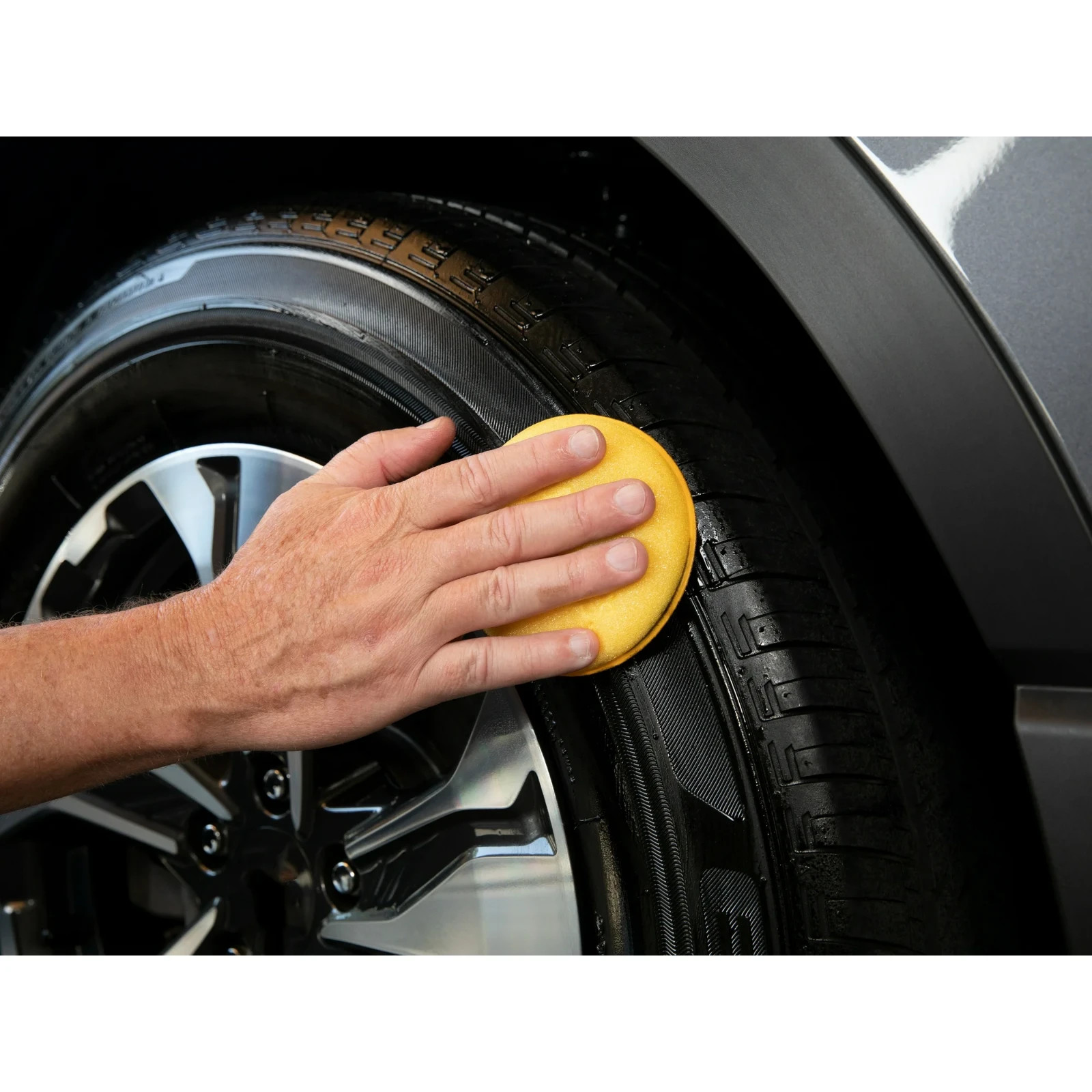 Meguiar’s Hot Shine Tire Spray, High Gloss Wet Look Shine, G12024, 24 oz